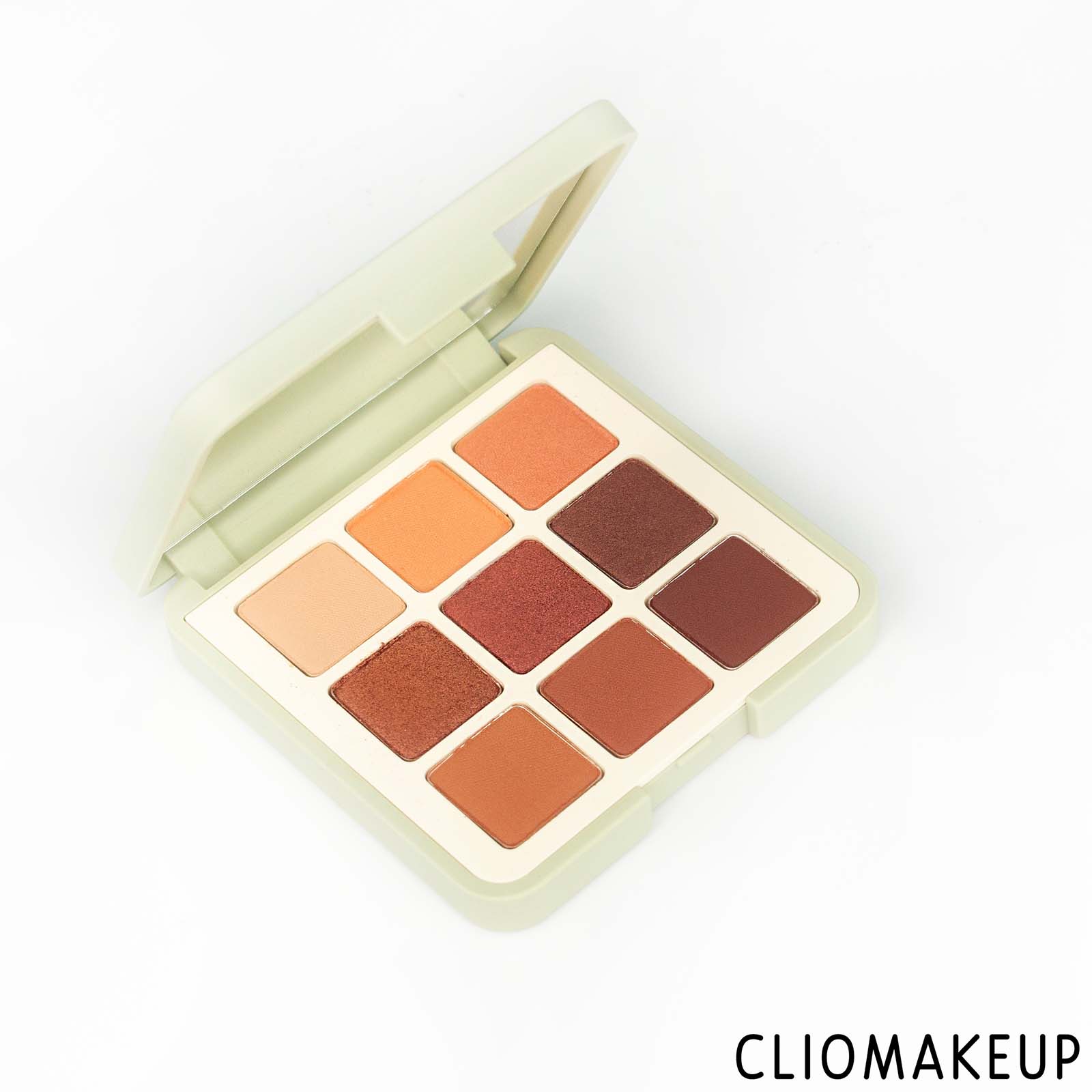 cliomakeup-recensione-palette-kiko-new-green-me-eyeshadow-palette-4
