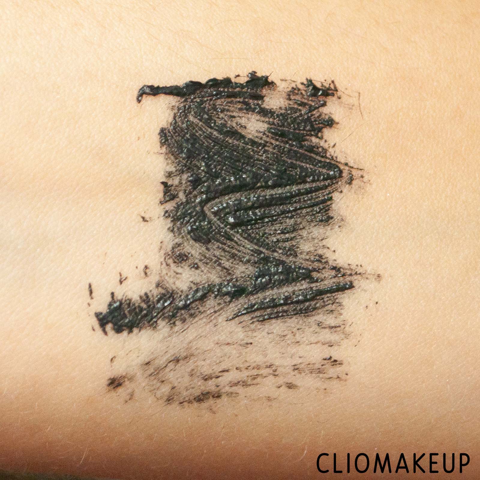 cliomakeup-recensione-mascara-l'oreal-air-volume-mega-mascara-6