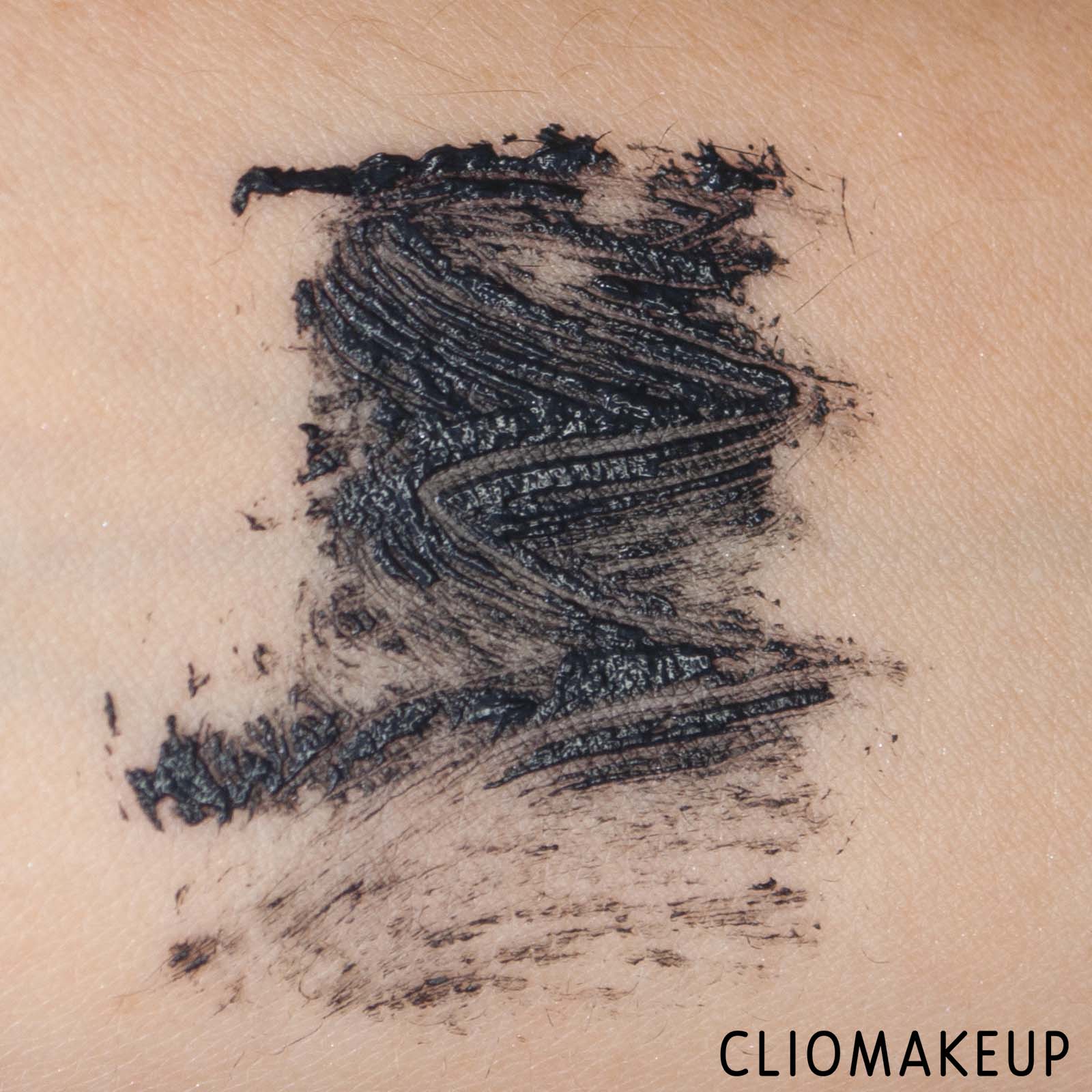 cliomakeup-recensione-mascara-l'oreal-air-volume-mega-mascara-7