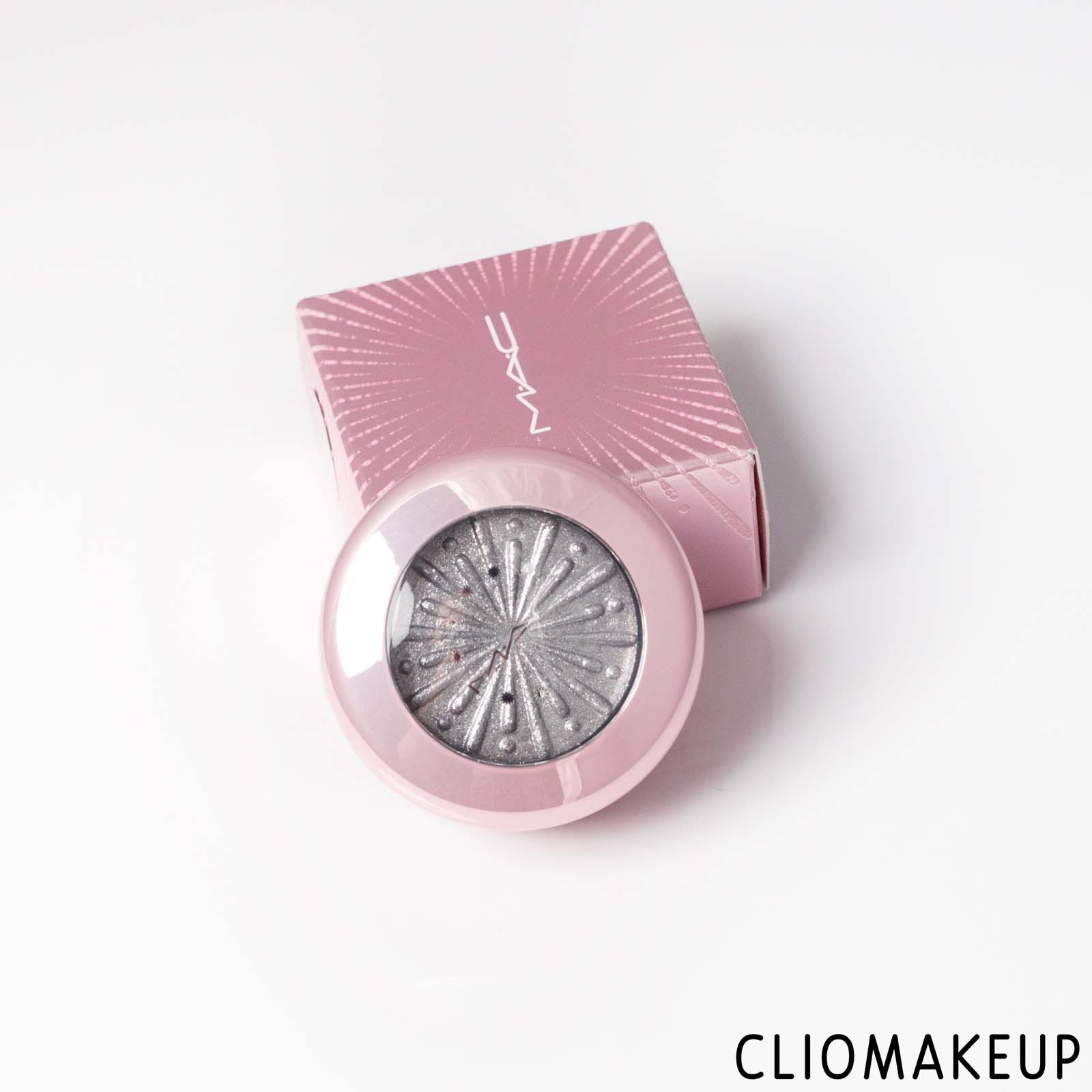 cliomakeup-recensione-ombretto-mac-frosted-firework-extra-dimension-foil-eye-shadow-4