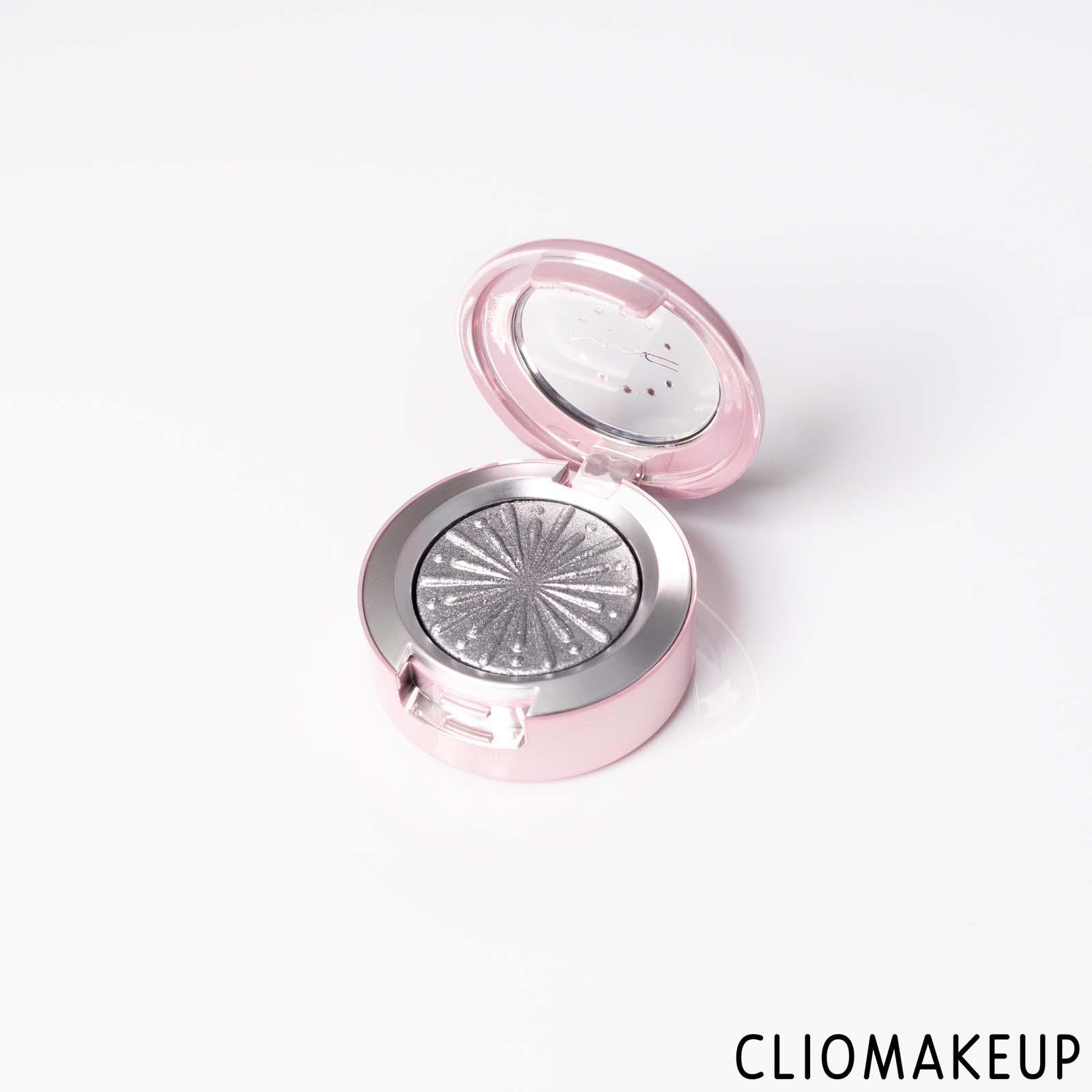 cliomakeup-recensione-ombretto-mac-frosted-firework-extra-dimension-foil-eye-shadow-5