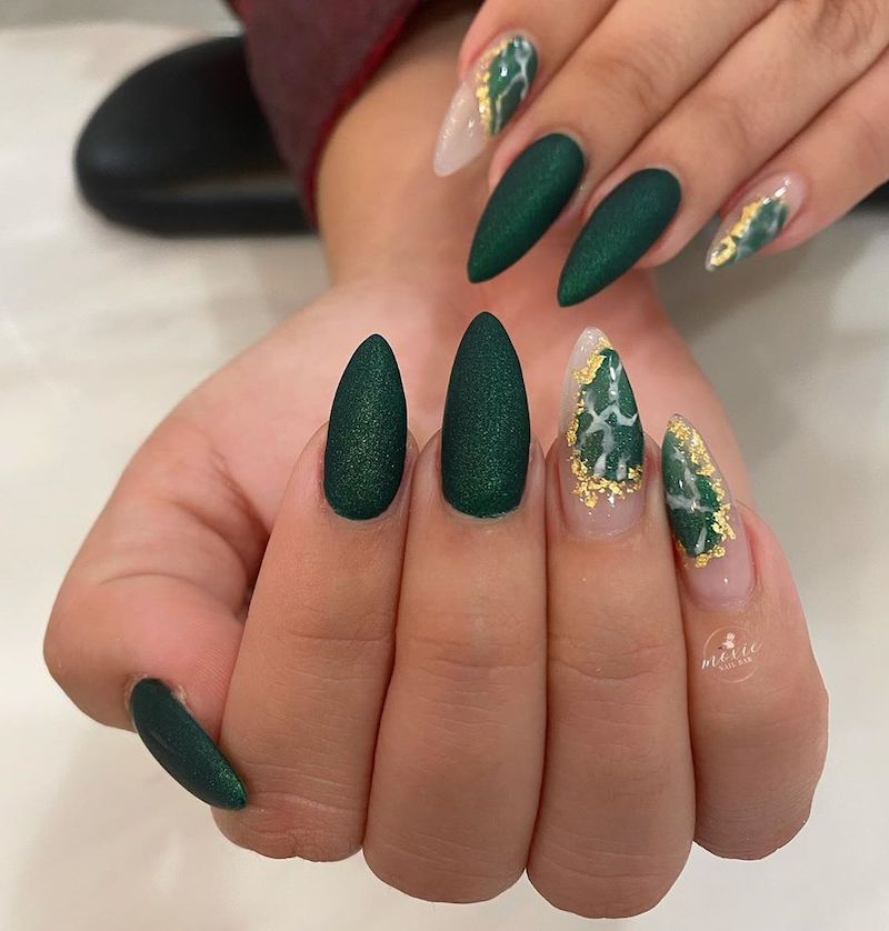cliomakeup-unghie-autunno-2020-marble-nails-teamclio-11