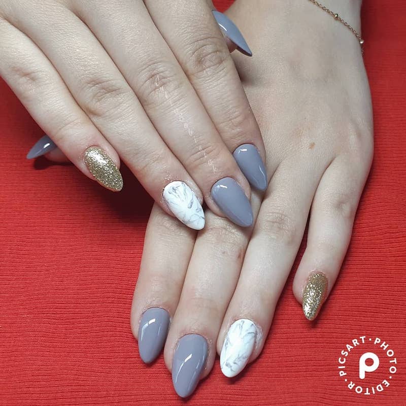 cliomakeup-unghie-autunno-2020-marble-nails-teamclio-18