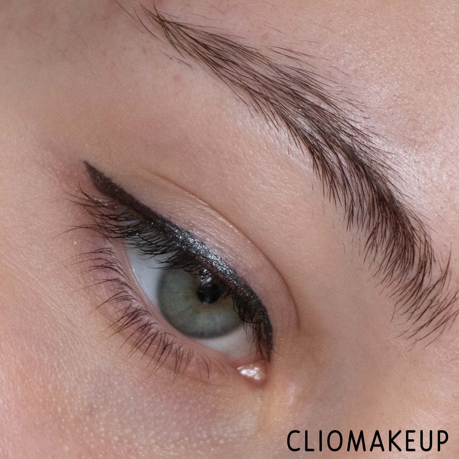 cliomakeup-recensione-eyeliner-kiko-holiday-gems-sparkling-eyeliner-10