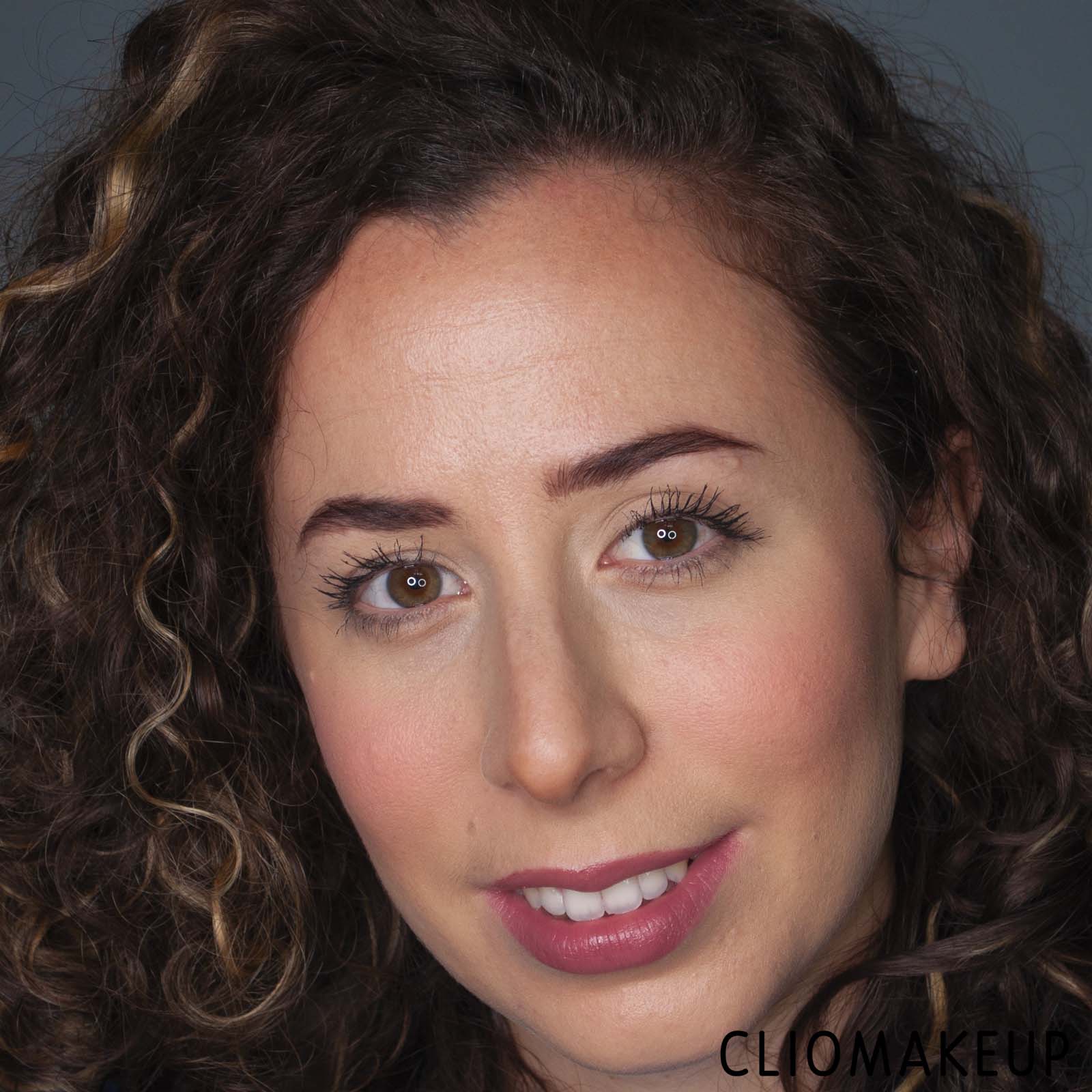 cliomakeup-recensione-pennarello-sopracciglia-benefit-brow-microfilling-pen-15