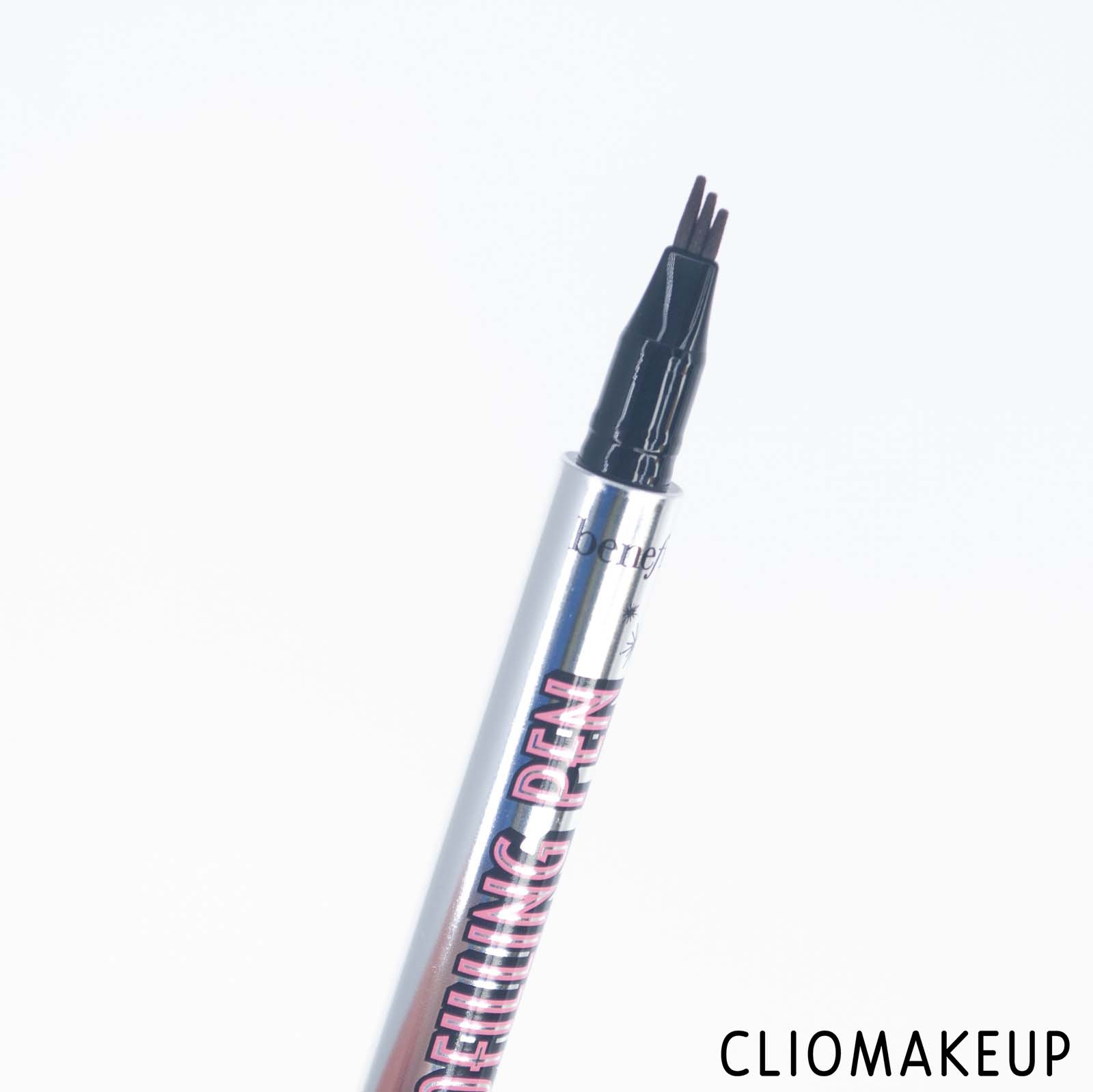 cliomakeup-recensione-pennarello-sopracciglia-benefit-brow-microfilling-pen-5