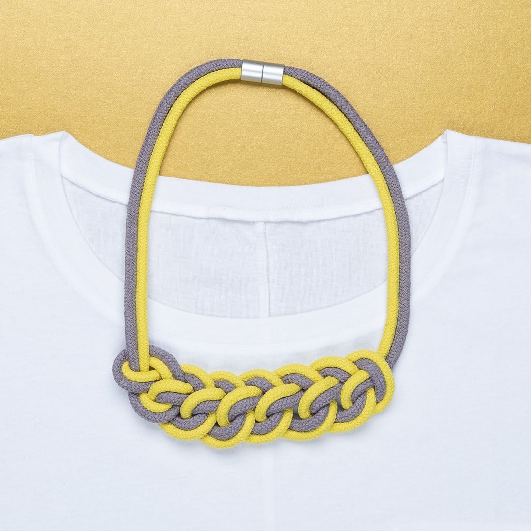 cliomakeup-Moda-Colori-Pantone-2021-5-collana