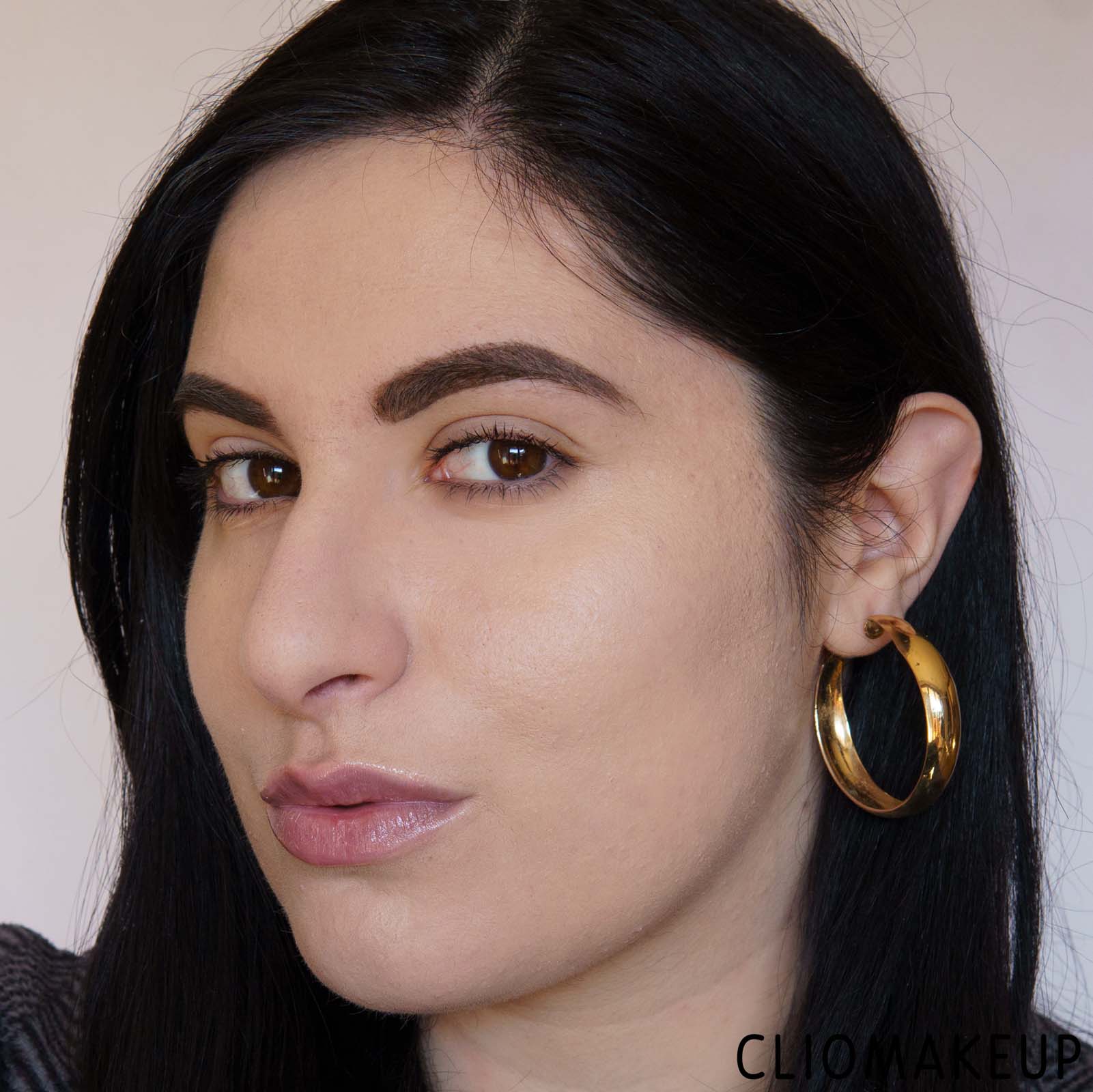 cliomakeup-recensione-fondotinta-makeup-revolution-conceal-e-glow-illuminating-foundation-12