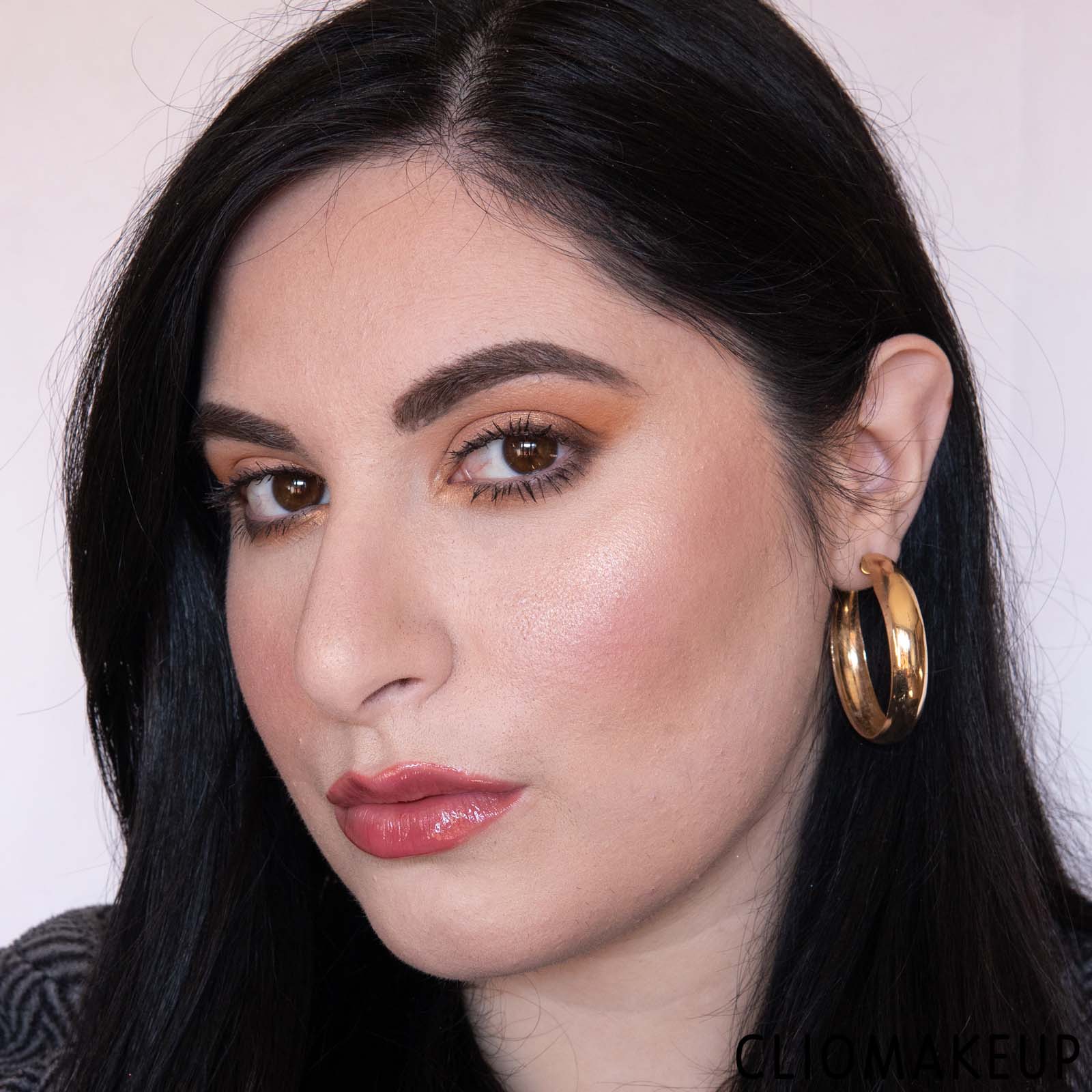 cliomakeup-recensione-fondotinta-makeup-revolution-conceal-e-glow-illuminating-foundation-14