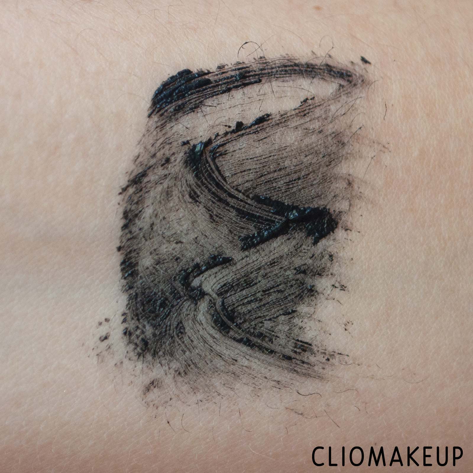 cliomakeup-recensione-mascara-essence-24-ever-defined-volume-mascara-6