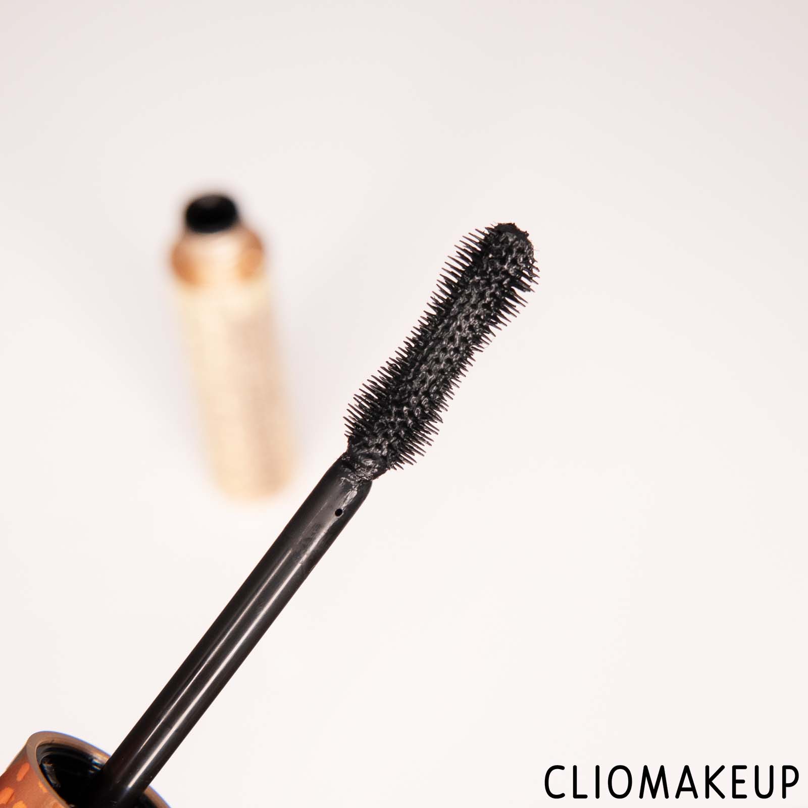 cliomakeup-recensione-mascara-revolution-pro-faux-effect-lash-wide-eye-mascara-5