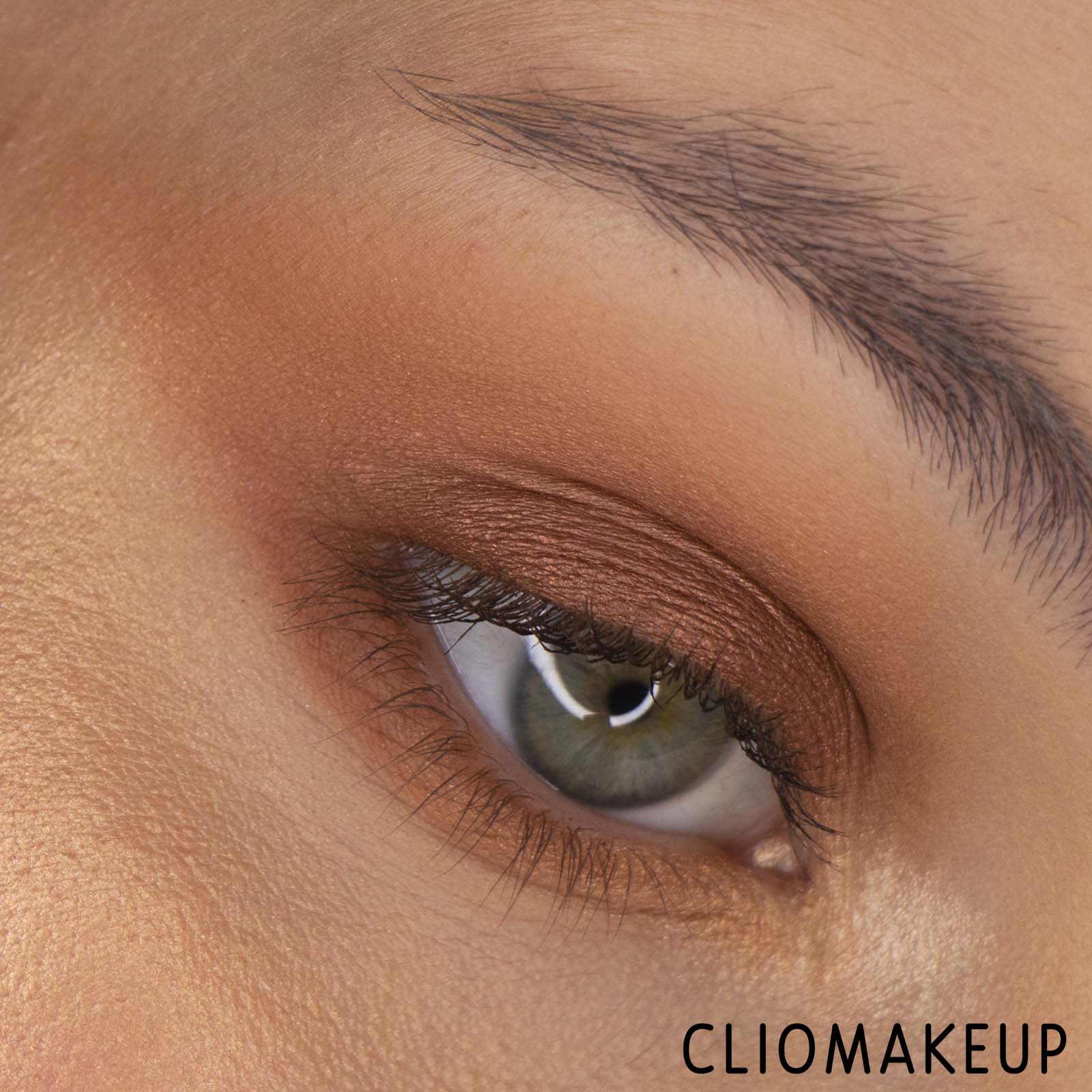 cliomakeup-recensione-palette-Essence-The-Brown-Edition-Eyeshadow-Palette-11