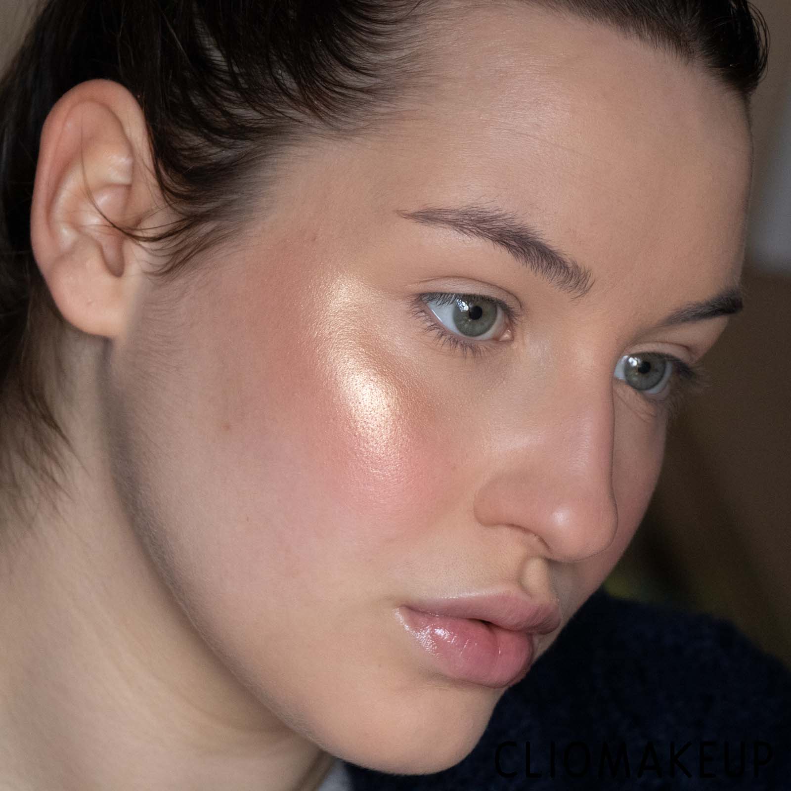 cliomakeup-recensione-palette-illuminanti-MAC-Hyper-Real-Glow-Palette-14