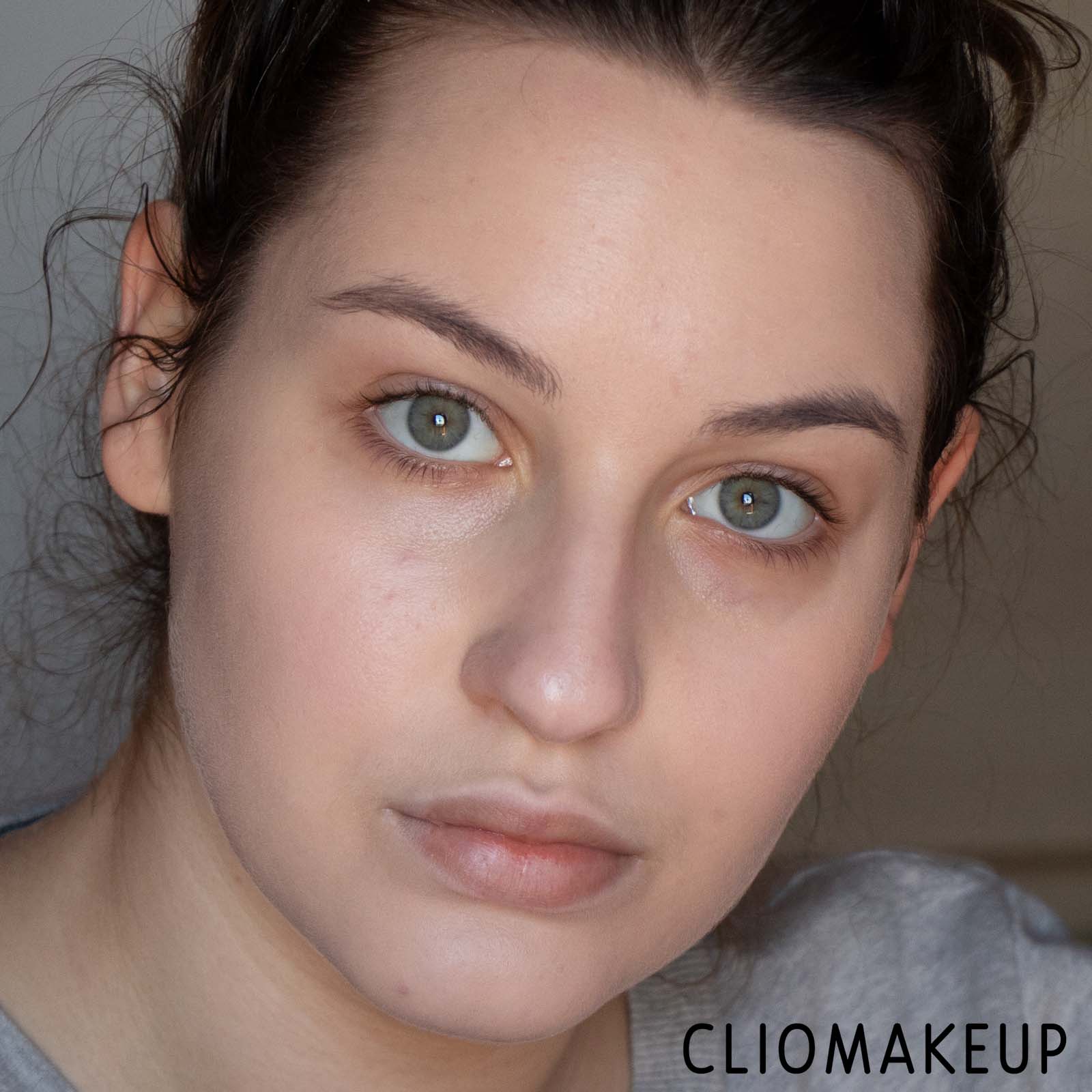 cliomakeup-recensione-fondotinta-NYX-Total-Control-Pro-Drop-Foundation-12