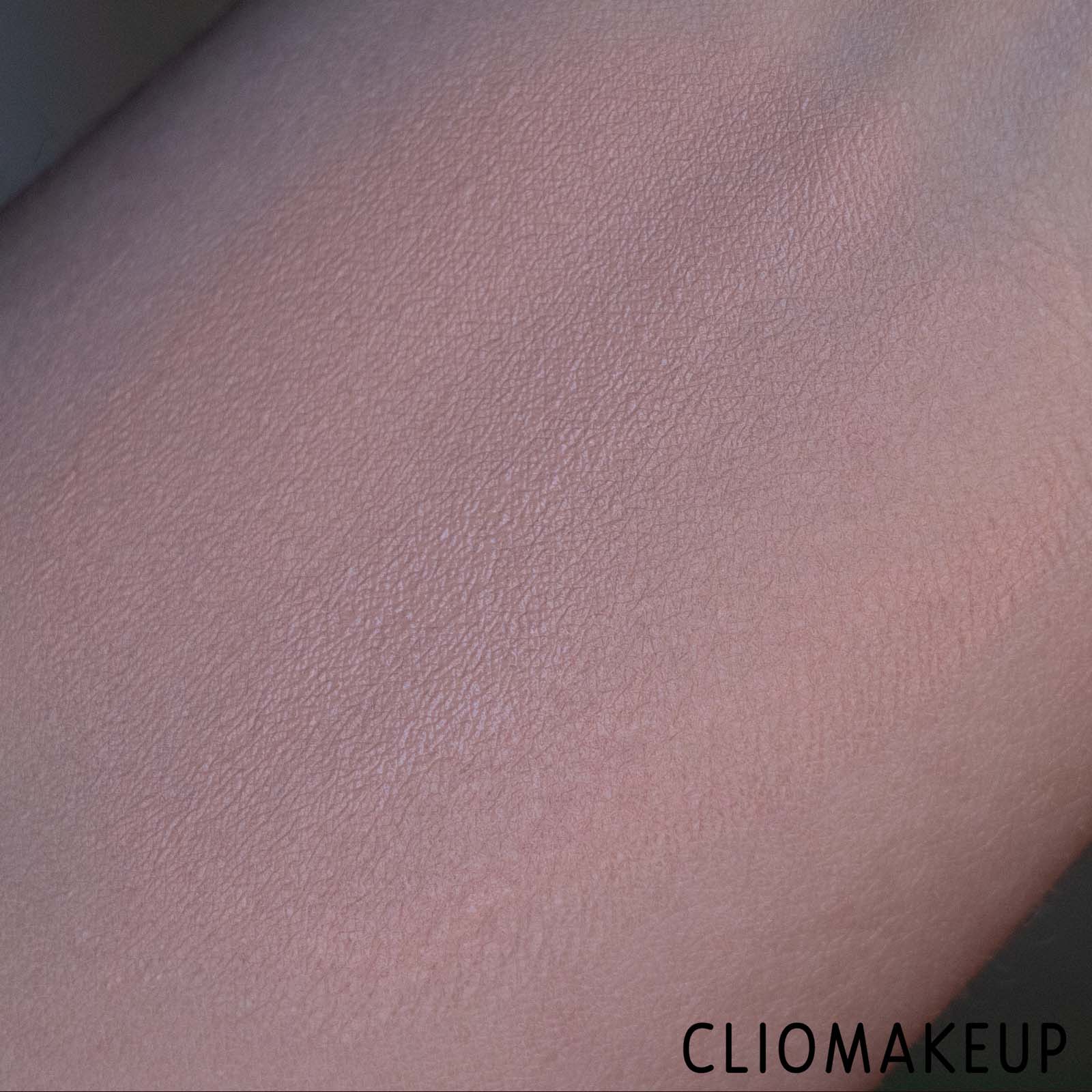 cliomakeup-recensione-fondotinta-NYX-Total-Control-Pro-Drop-Foundation-8