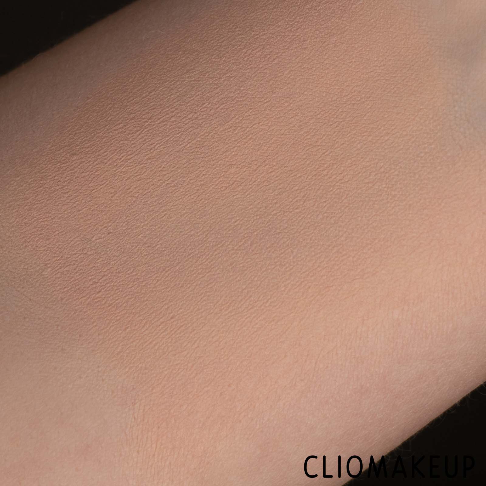 cliomakeup-recensione-fondotinta-NYX-Total-Control-Pro-Drop-Foundation-9