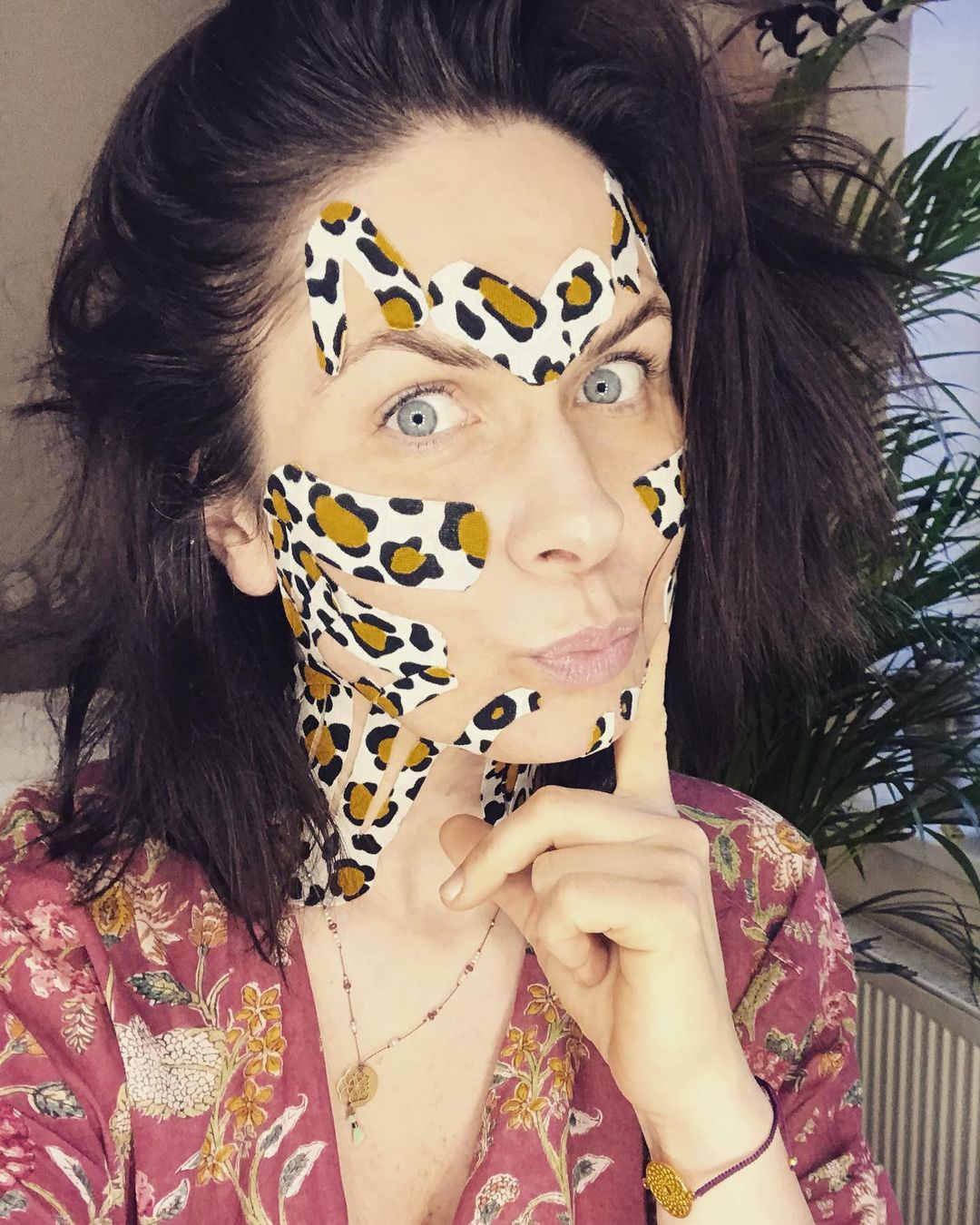 Cliomakeup-face-taping-ania-malumalu