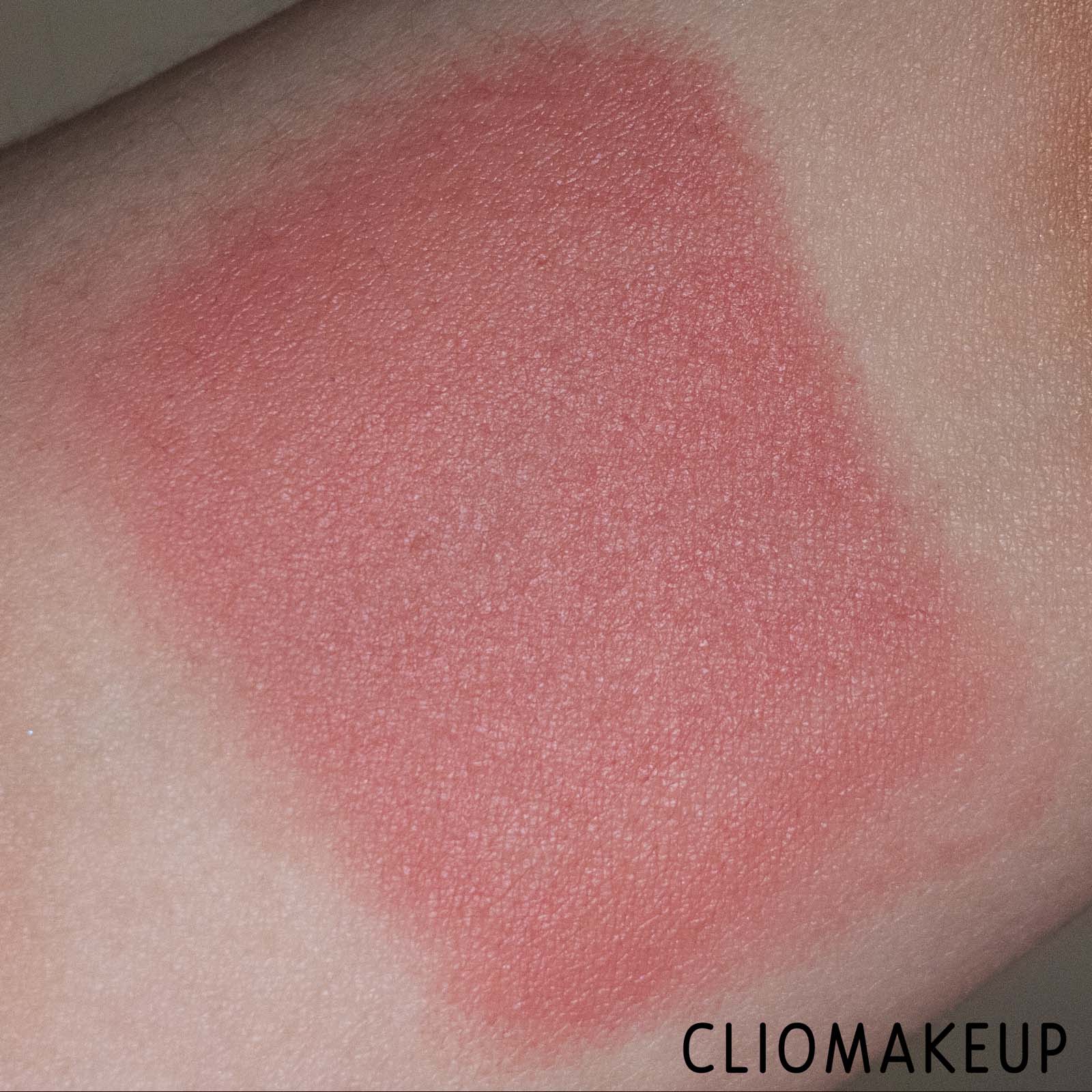 Recensione-Blush-Makeup-Revolution-Super-Dewy-Liquid-Blush-8