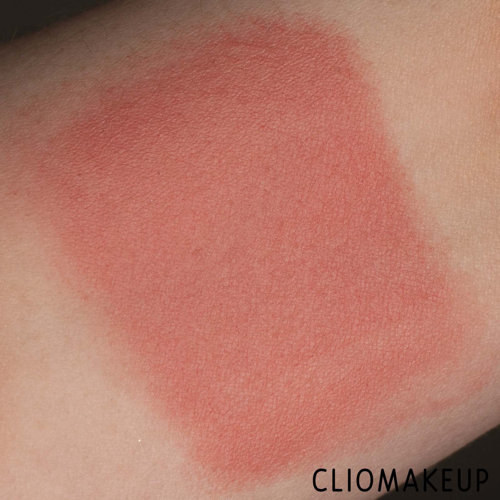 Recensione-Blush-Makeup-Revolution-Super-Dewy-Liquid-Blush-9