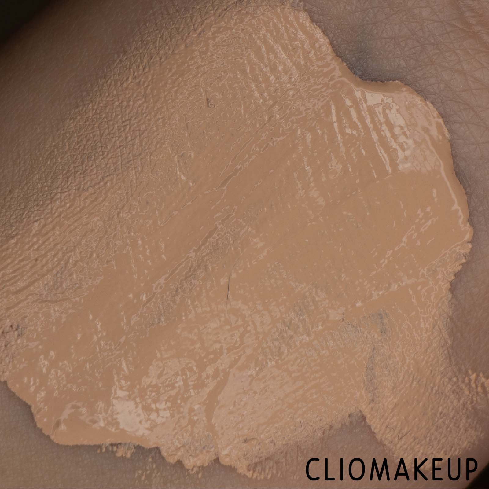 cliomakeup-Recensione-Fondotinta-Maybelline-Super-Stay-Active-Wear-Foundation-9