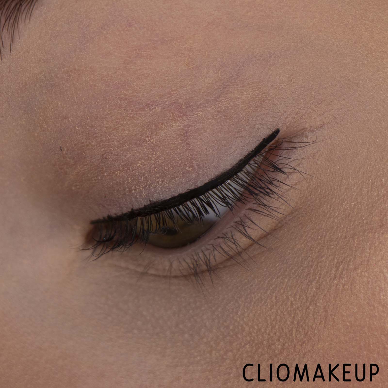 cliomakeup-Recensione-Recensione-Eyeliner-Catrice-24h-Brush-Liner-Eyeliner-10