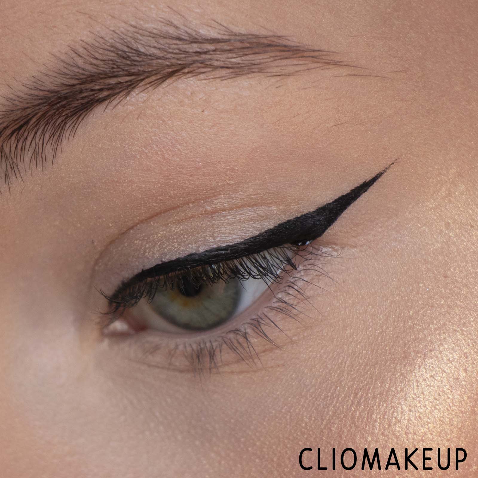 cliomakeup-Recensione-Recensione-Eyeliner-Catrice-24h-Brush-Liner-Eyeliner-11