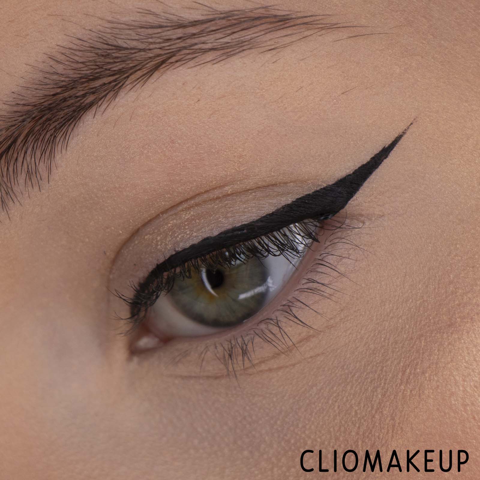 cliomakeup-Recensione-Recensione-Eyeliner-Catrice-24h-Brush-Liner-Eyeliner-12