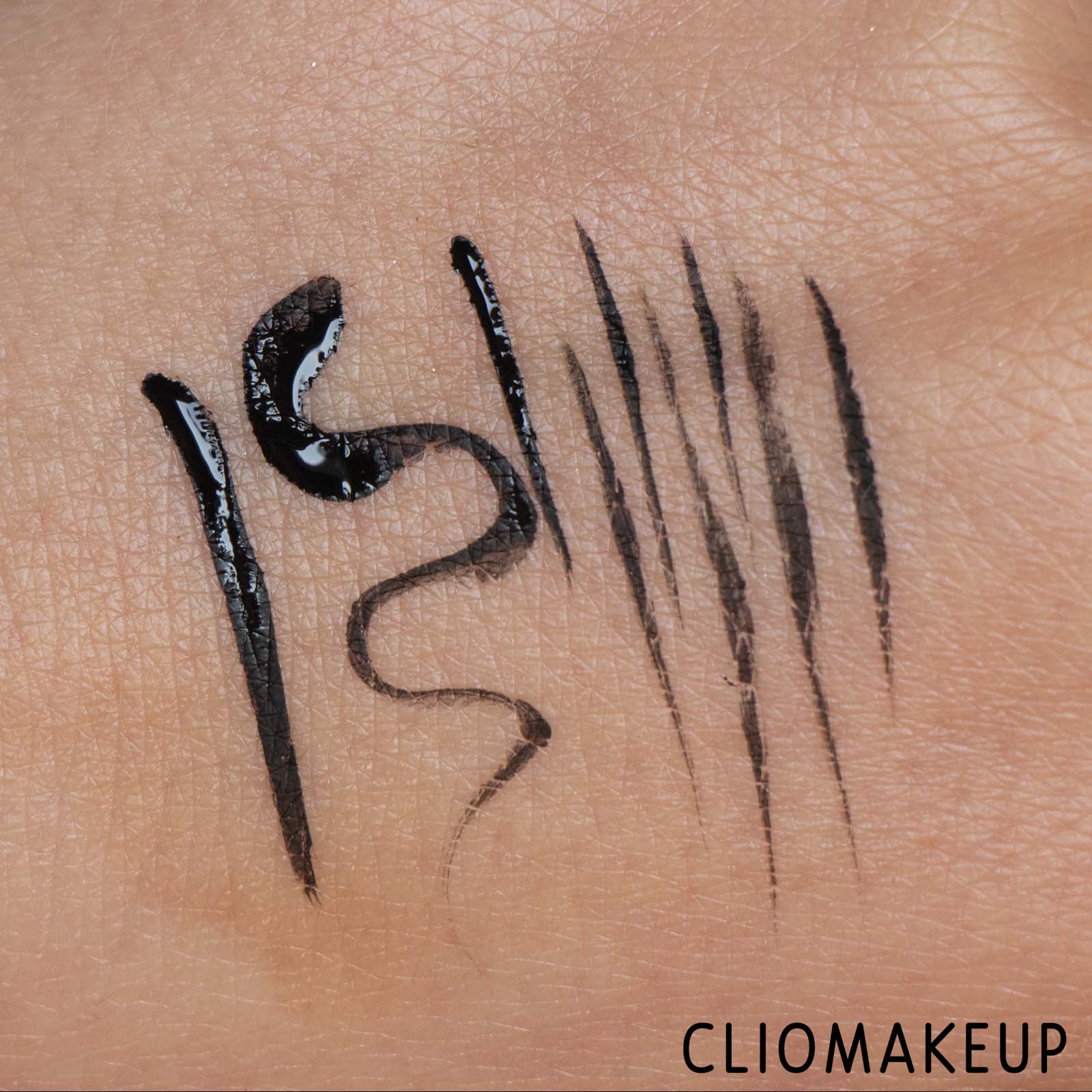 cliomakeup-Recensione-Recensione-Eyeliner-Catrice-24h-Brush-Liner-Eyeliner-6