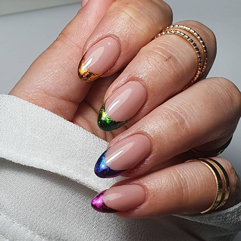 cliomakeup-funky-french-manicure-metal