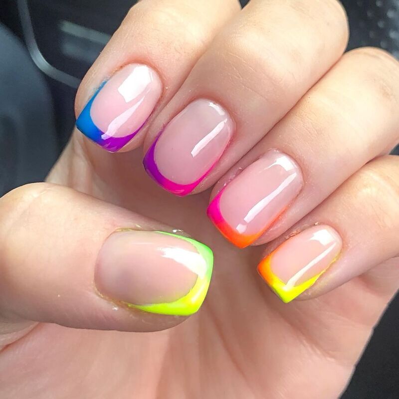 cliomakeup-funky-french-manicure-neon