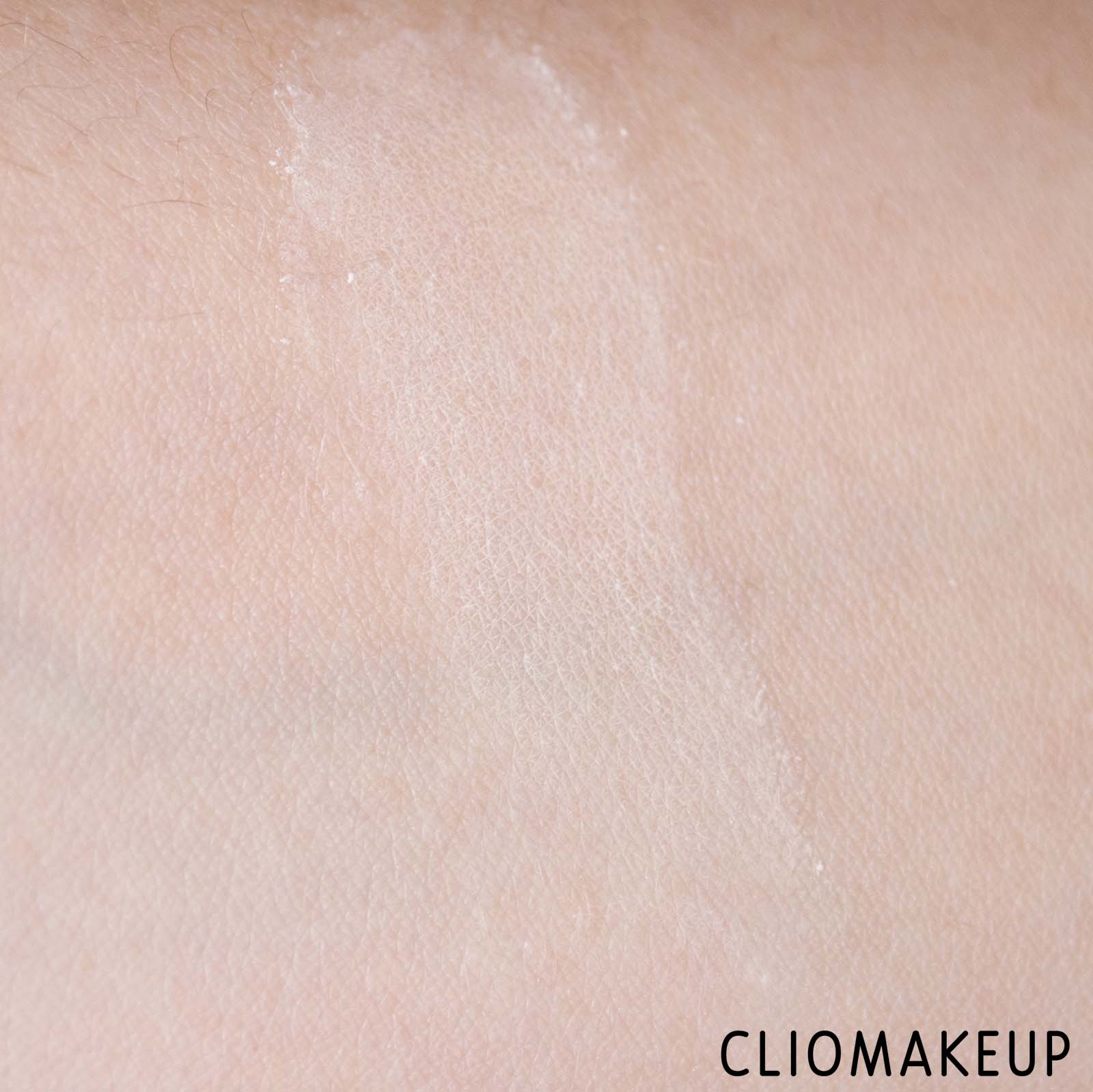 cliomakeup-recensione-cipria-shiseido-synchro-skin-invisible-silk-loose-powder-7