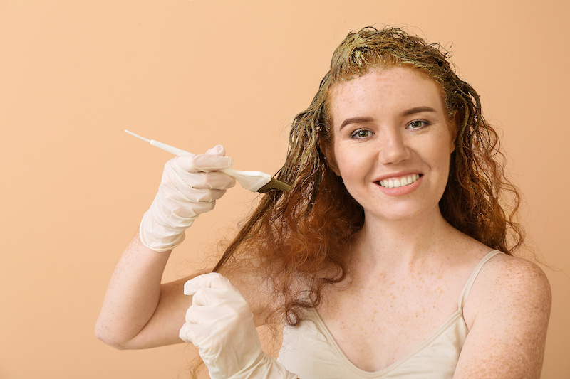 tinte-capelli-che-invecchiano-colore