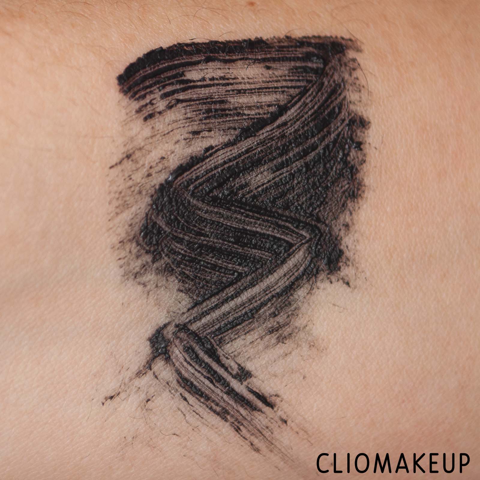 cliomakeup-recensione-mascara-maybelline-the-colossal-go-extreme-7