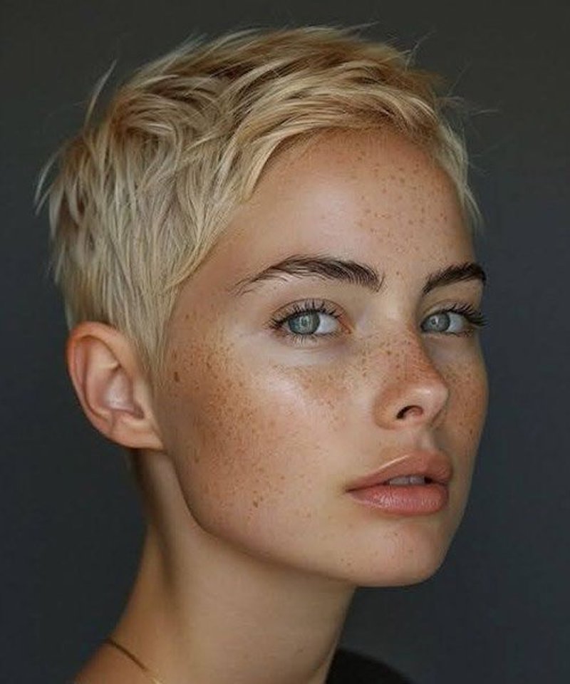 come-mantenere-pixie-cut-biondo