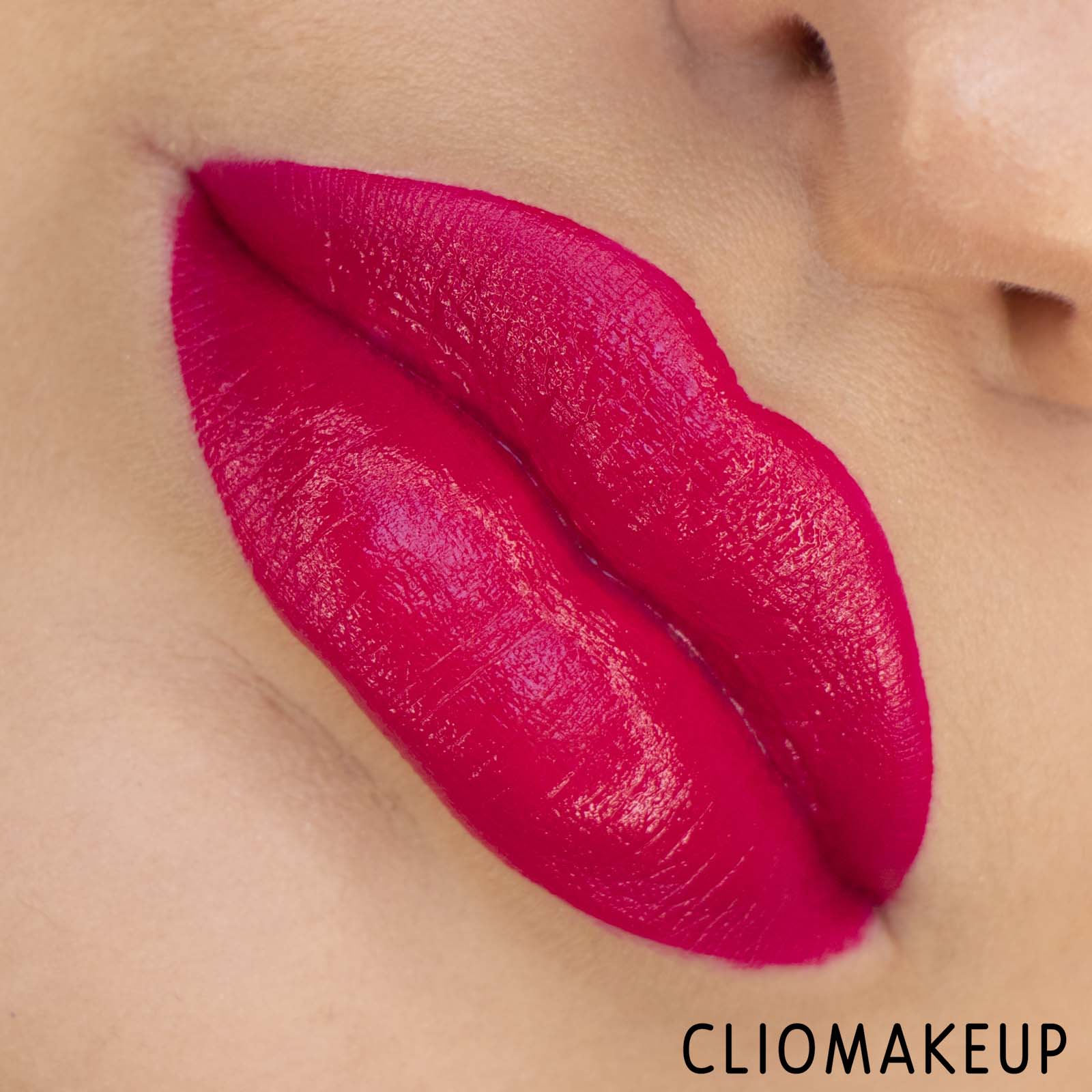 Cliomakeup-Recensione-Rossetto-MAC-Love-Me-Liquid-Lipcolour-11