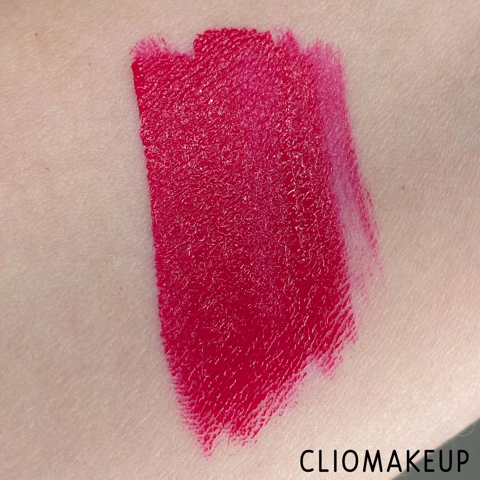 Cliomakeup-Recensione-Rossetto-MAC-Love-Me-Liquid-Lipcolour-7