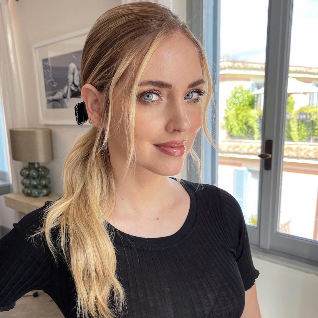 Cliomakeup-trucco-labbra-estate-2021-chiara-ferragni-labbra-overliling