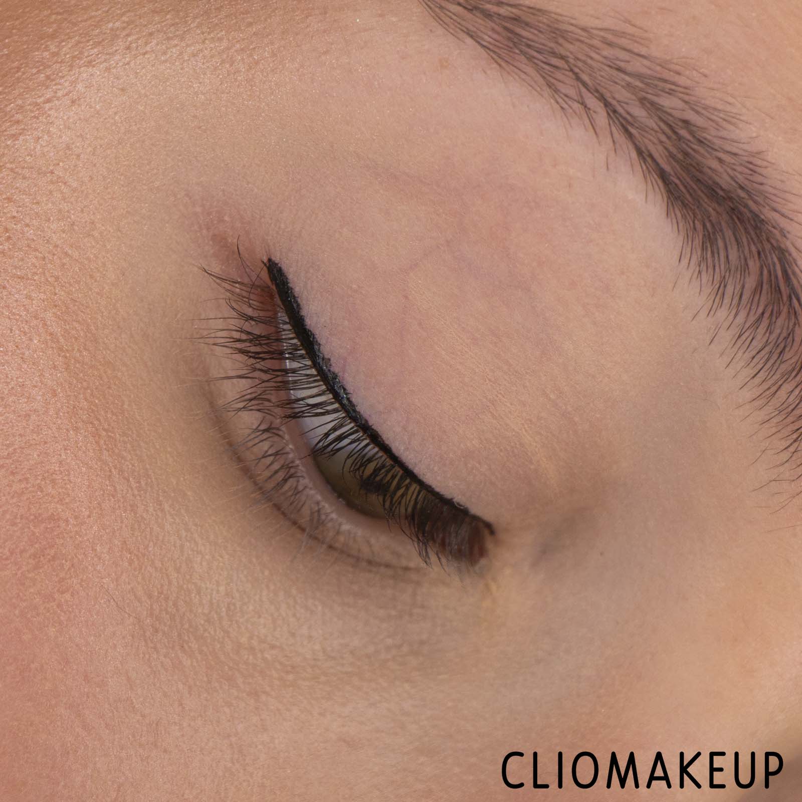 Cliomakeup-Recensione-Eyeliner-Revolution-Relove-Slick-Flick-Eyeliner-10
