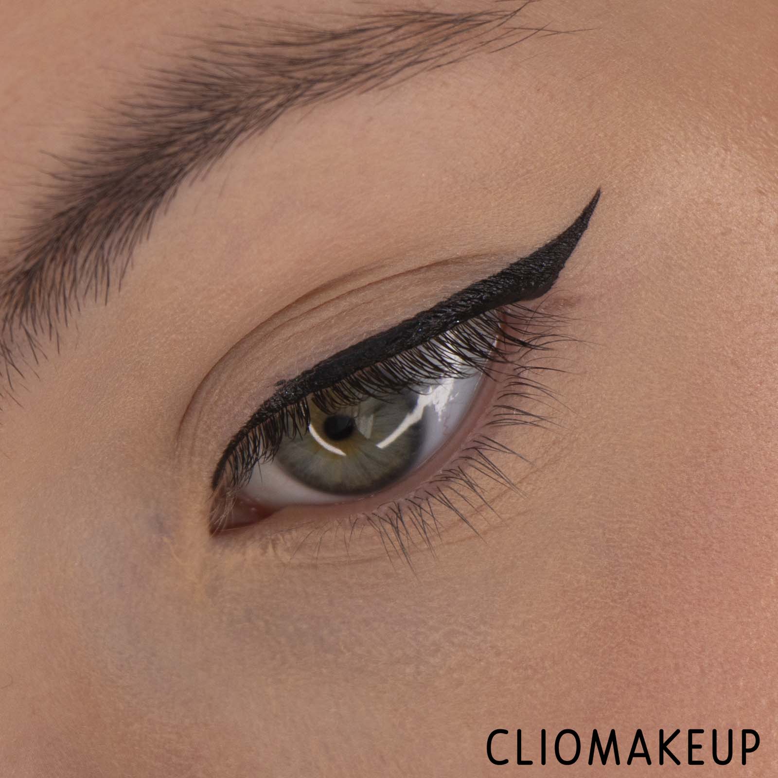Cliomakeup-Recensione-Eyeliner-Revolution-Relove-Slick-Flick-Eyeliner-12