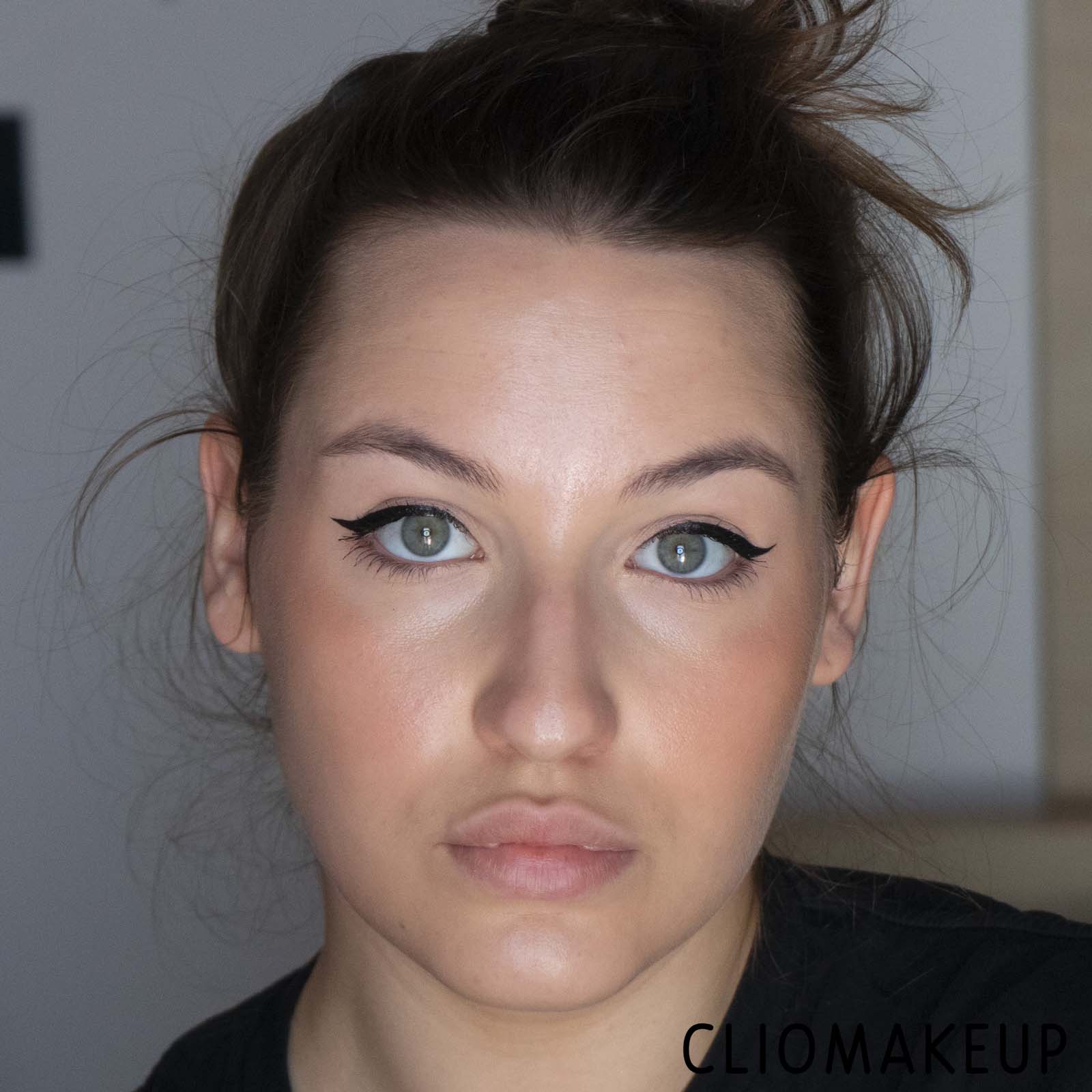 Cliomakeup-Recensione-Eyeliner-Revolution-Relove-Slick-Flick-Eyeliner-14