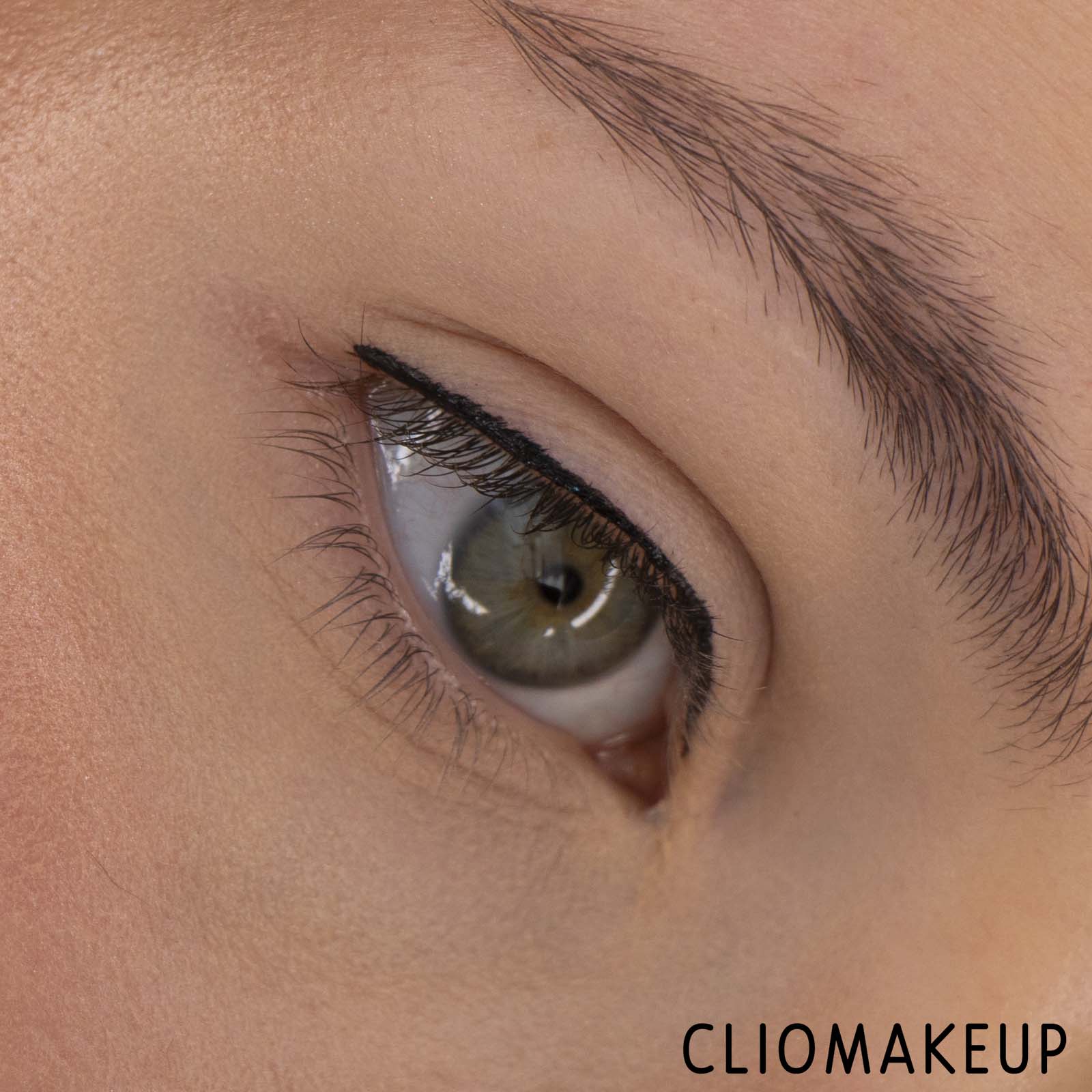 Cliomakeup-Recensione-Eyeliner-Revolution-Relove-Slick-Flick-Eyeliner-9