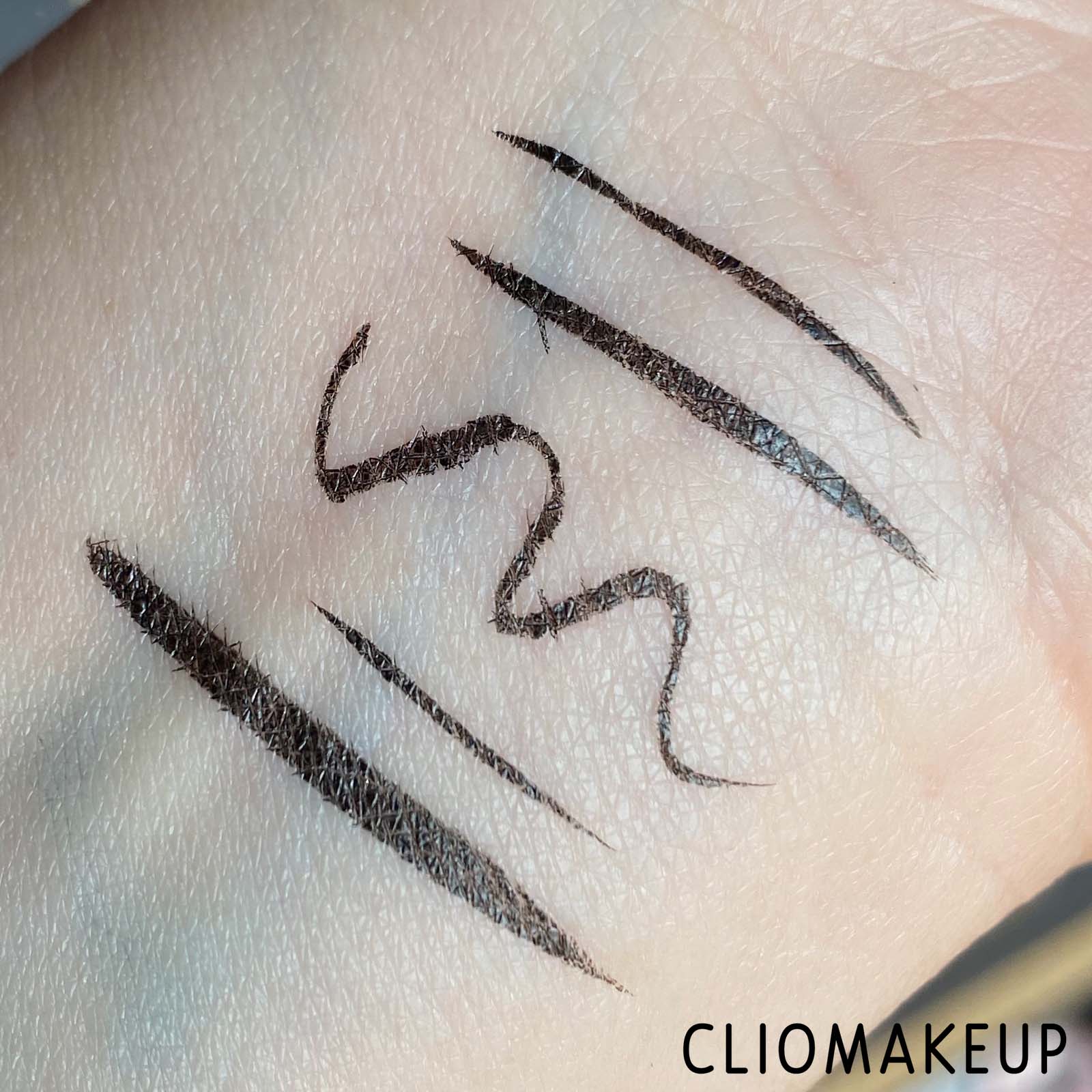 Cliomakeup-Recensione-Eyeliner-Wemakeup-While-Eyeliner-Pen-6
