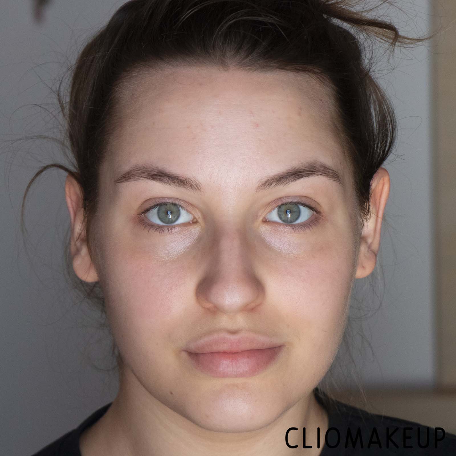 Cliomakeup-Recensione-Fondotinta-MAC-Studio-Radiance-Face-And-Body-Radiant-Sheer-Foundation-10