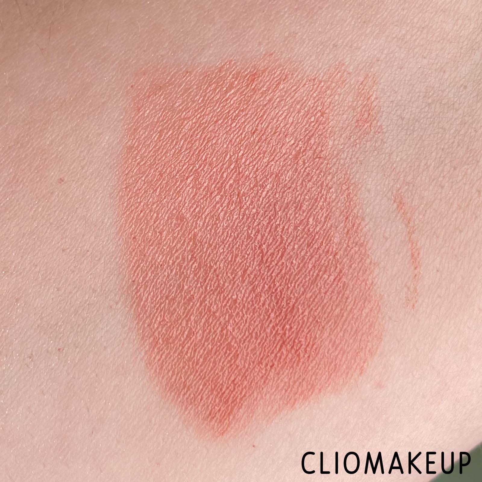 Cliomakeup-Recensione-Rossetti-Neve-Cosmetics-Dessert-À-Lèvres-Lipstick-Sweet-Sorbetto-Texture-Spf20-7