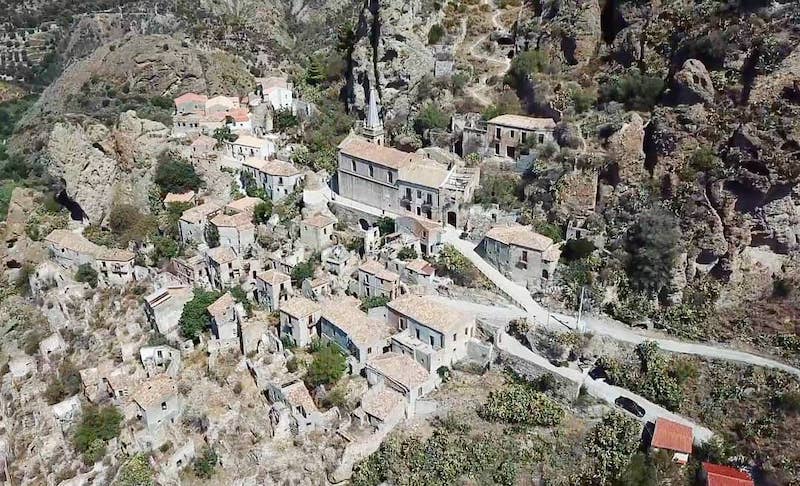 cliomakeup-calabria-pentedattilo2