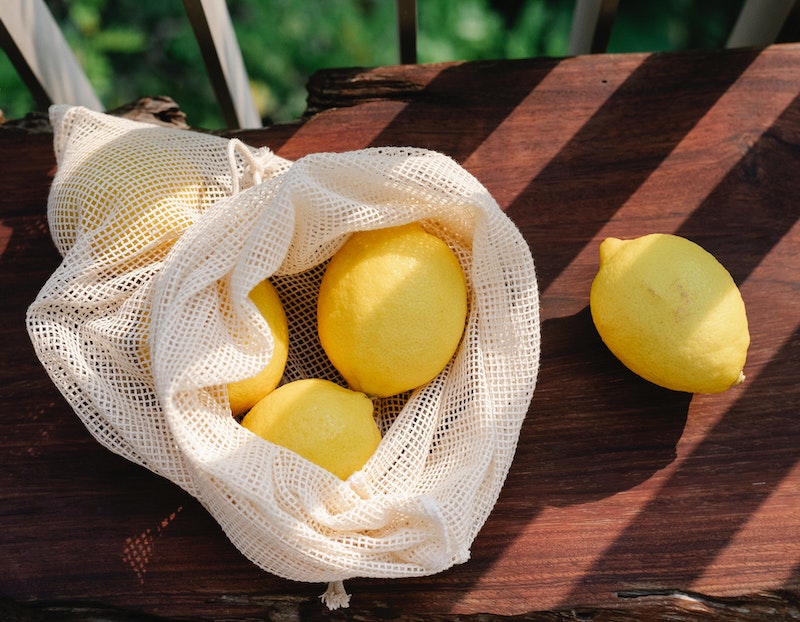 cliomakeup-come-togliere-aloni-dai-sandali-teamclio-limone