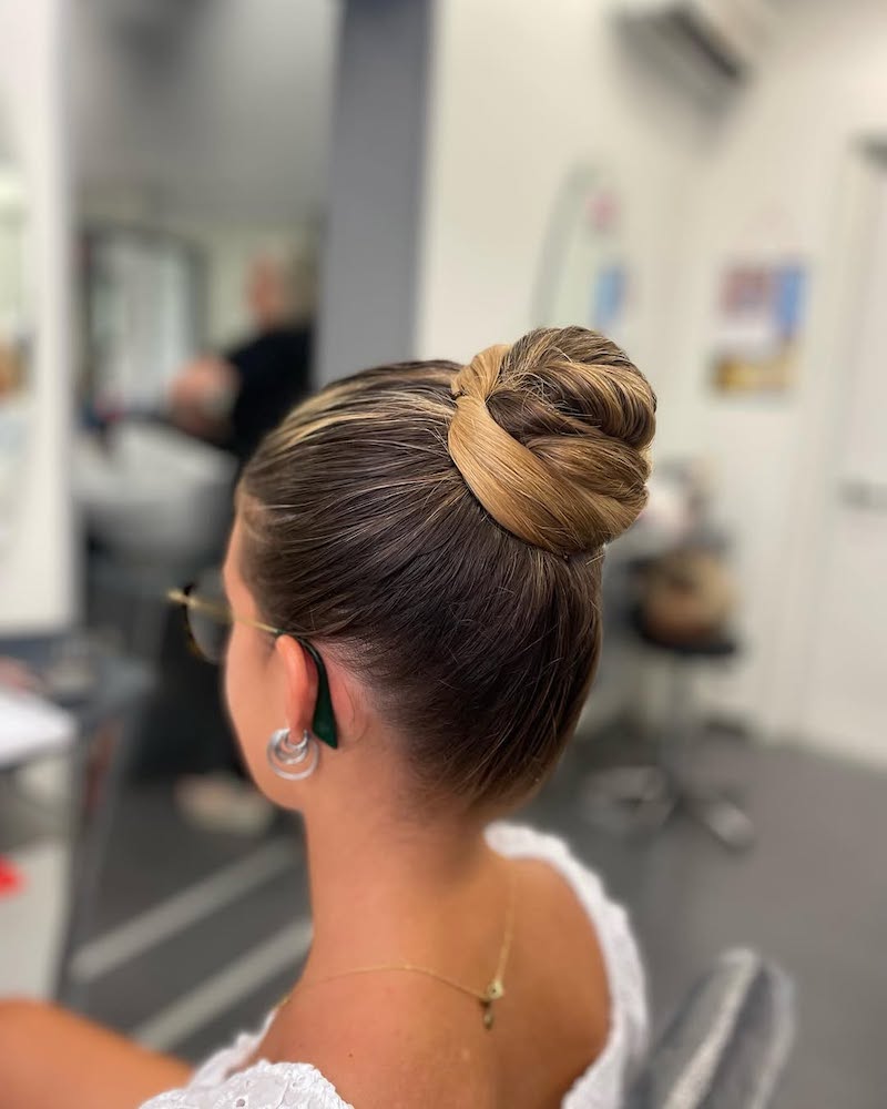 come-scegliere-lo-chignon-in-base-alla-forma-del-viso-alto