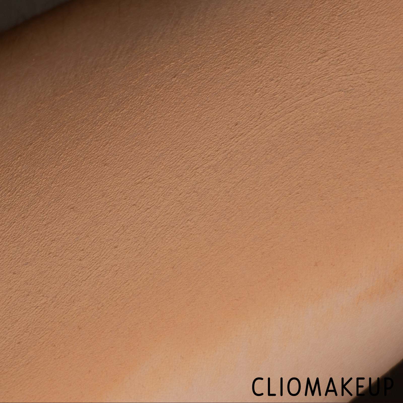 Cliomakeup-Recensione-Fondotinta-The-Balm-Even-Steven-Whipped-Foundation-9