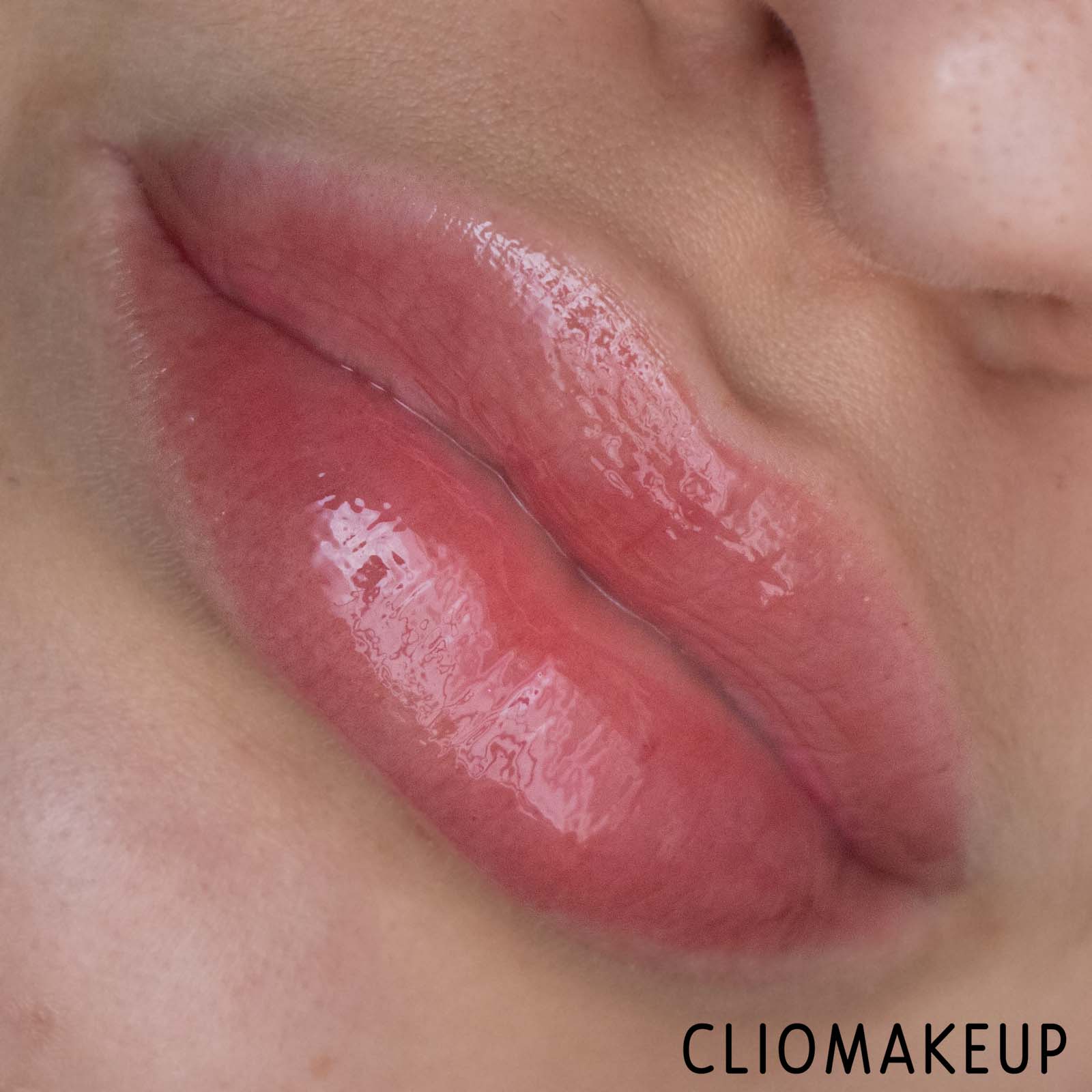 Cliomakeup-Recensione-Gloss-Fenty-Beauty-Gloss-Bomb-Heat-Universal-Lip-Luminizer-Plumper-10