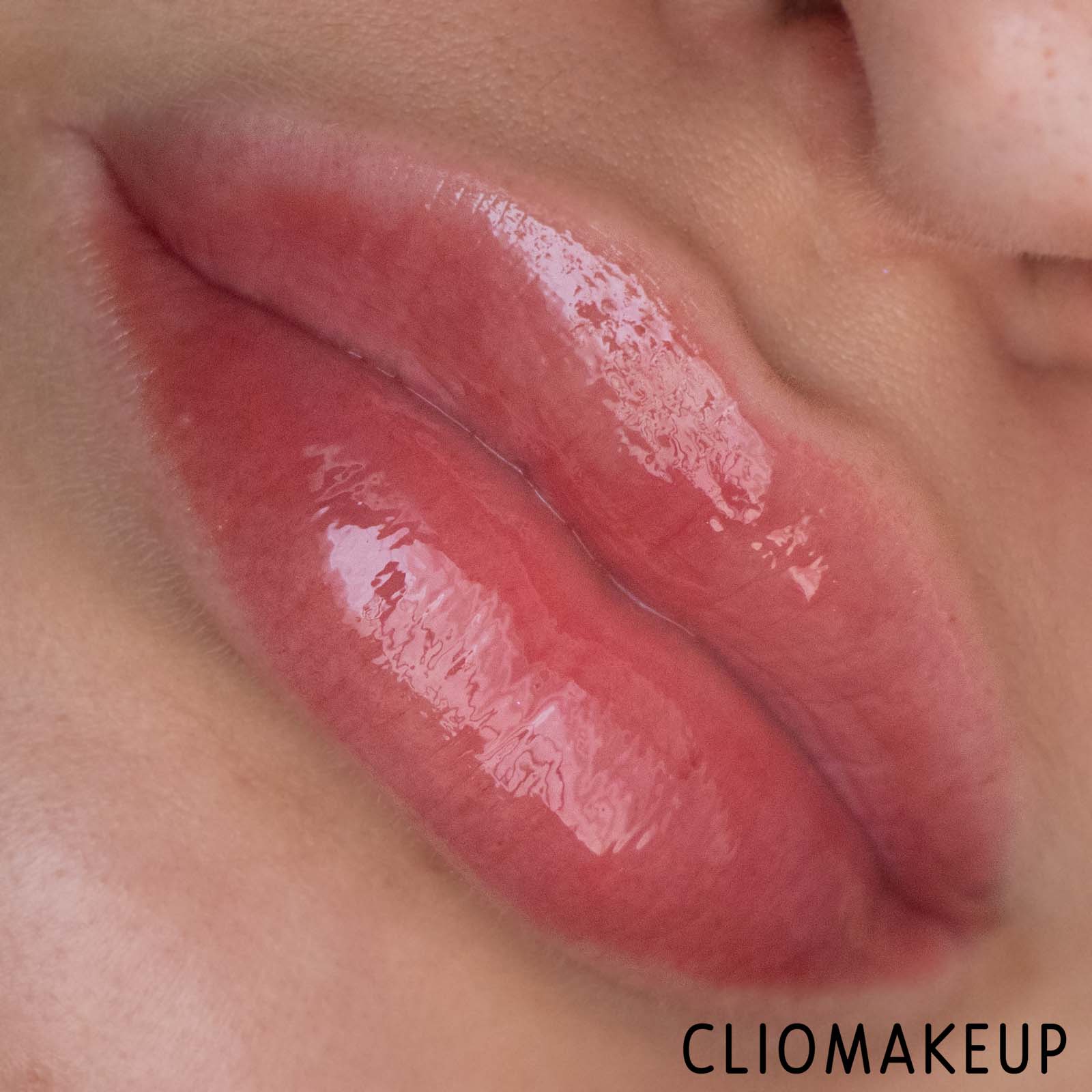 Cliomakeup-Recensione-Gloss-Fenty-Beauty-Gloss-Bomb-Heat-Universal-Lip-Luminizer-Plumper-12